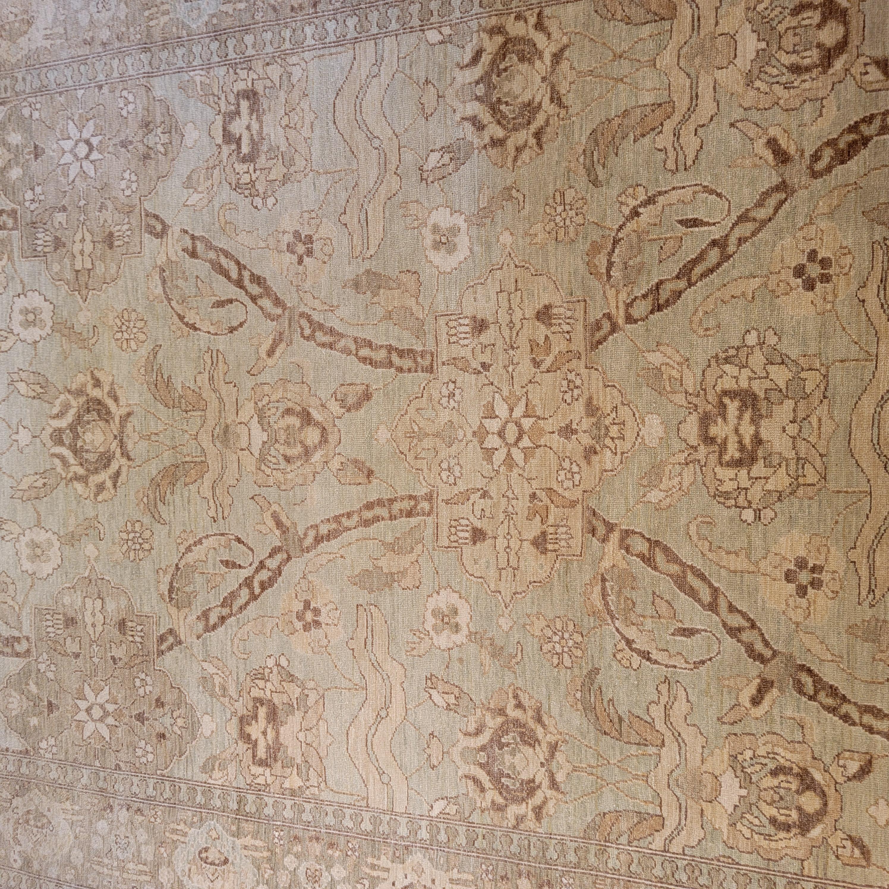 Beautiful Neutral Indo Sultanabad Style Area Rug In Good Condition For Sale In Hopewell, NJ