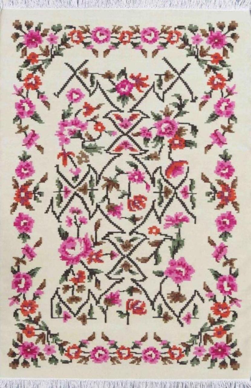Aubusson Bellissimo tappeto Kilim piatto con design floreale in stile bessarabico, 6ft 6in x 9ft 10in in vendita