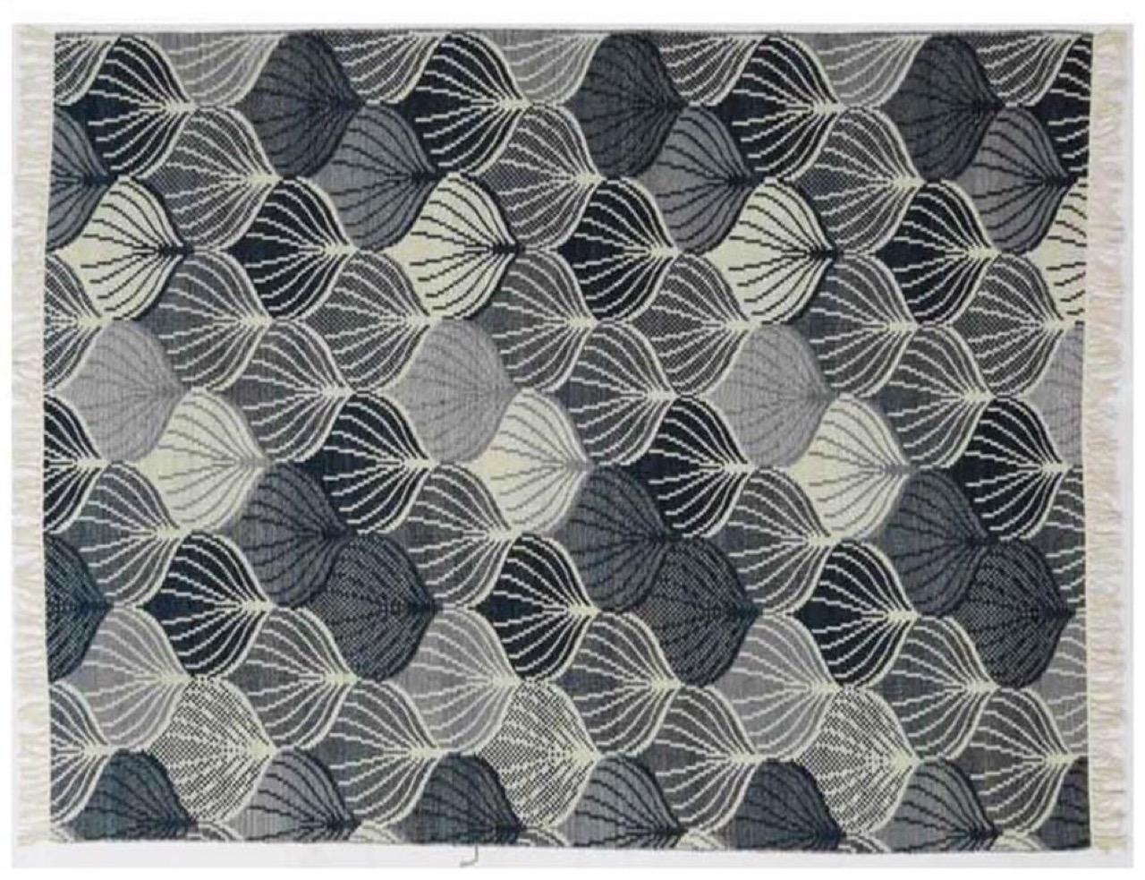 Bonito Kilim nuevo con bonito diseño decorativo vienés y hermosos colores, tejido y bordado totalmente a mano con lana sobre base de algodón.