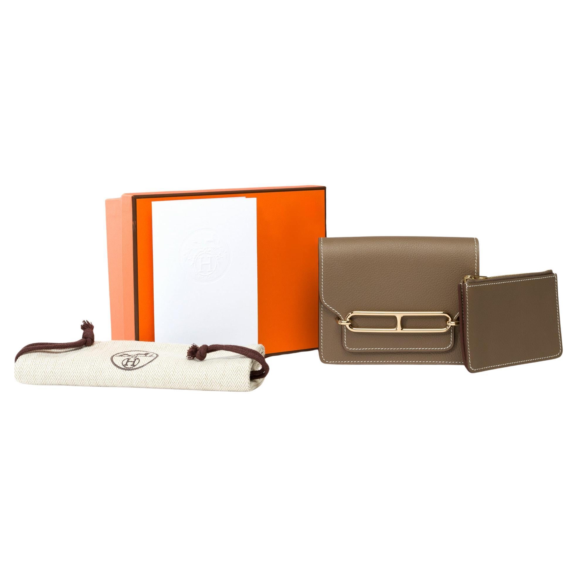 Beautiful New Hermès Roulis Slim Compact Wallet in Etoupe Evercolor leather, GHW For Sale