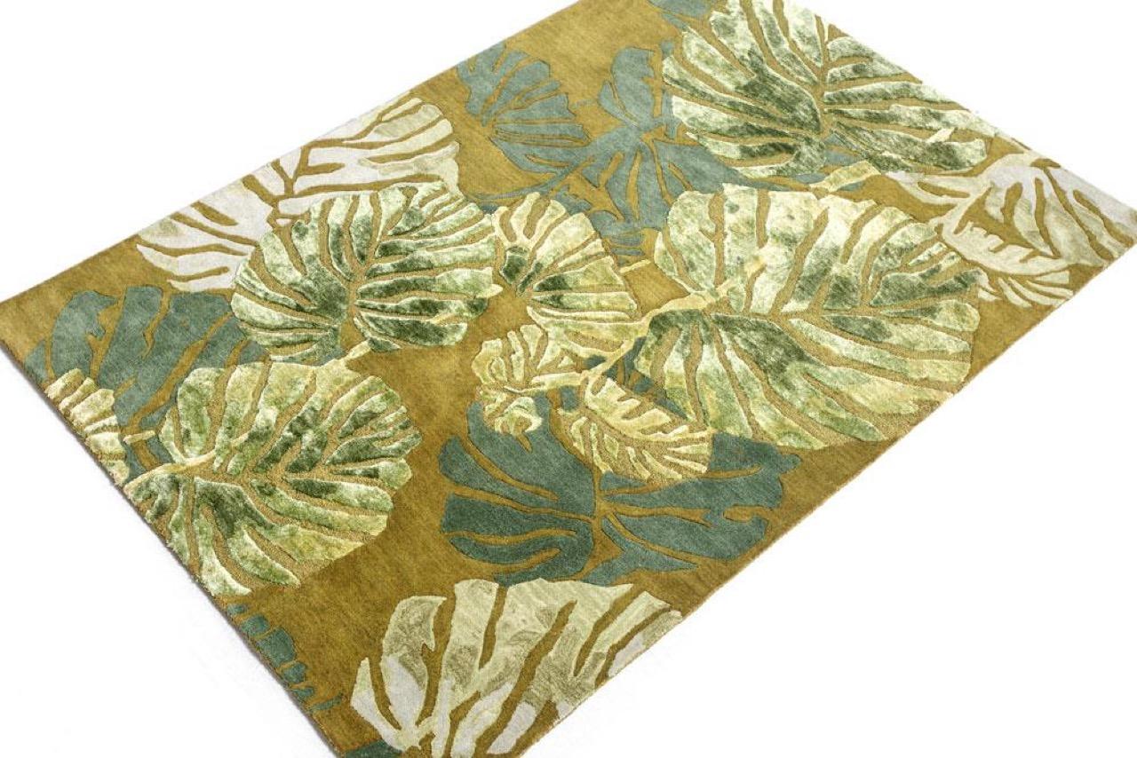 Very beautiful new modern rug with nice Art Deco design and beautiful colors, entirely hand tufted with wool velvet on cotton foundation
Custom sizes can be made.