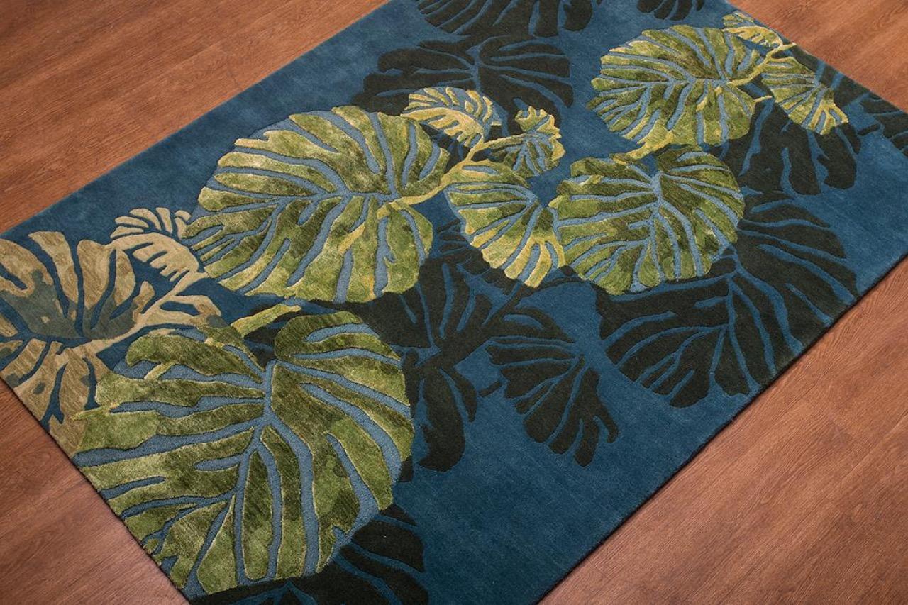 Schöner handgetufteter Teppich in neuem, modernem Design (Indisch) im Angebot