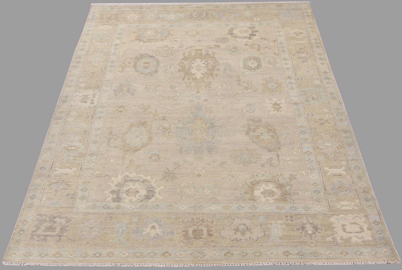Nice hand knotted new rug with a beautiful design of Oushak rugs and light colors, entirely hand knotted with wool velvet on cotton foundation.