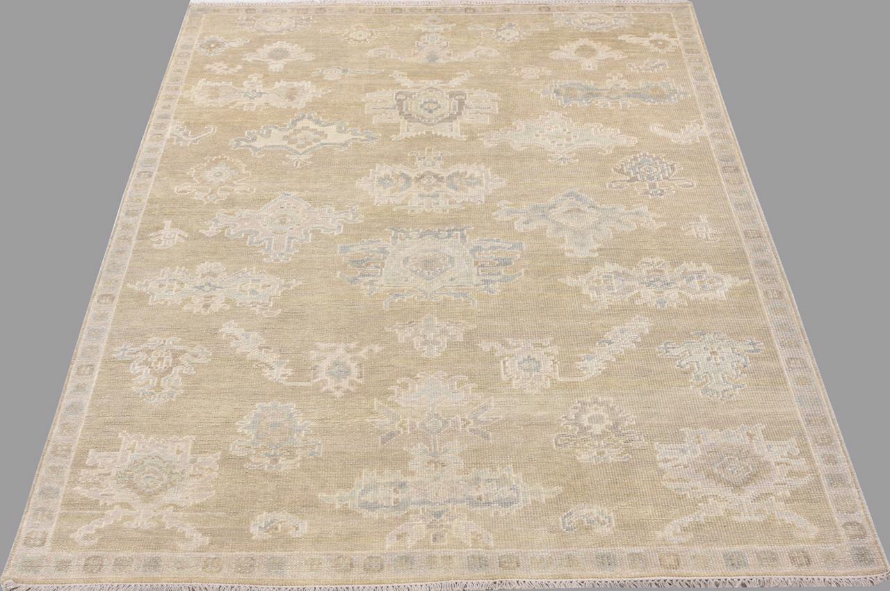Schöne handgeknüpfte neue Teppich mit einem schönen Design von Oushak Teppiche und helle Farben, komplett handgeknüpft mit Wolle Samt auf Baumwollbasis