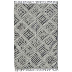 Magnifique tapis Kilim marocain à motif tribal tissé à la main de 6 pieds 6 po. x 9 pieds 10 po.