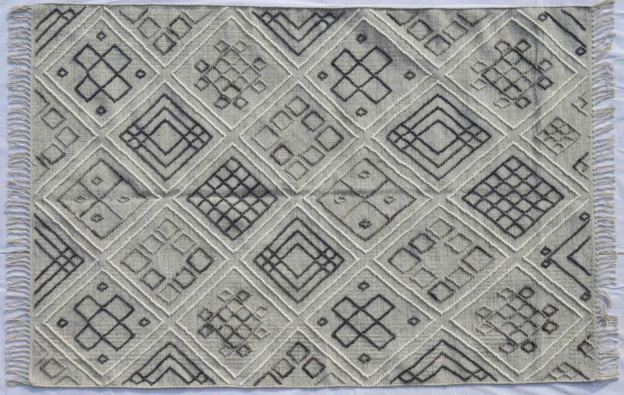 Schöner handgewebter Kelim-Teppich im marokkanischen Stammesstil, schönes neues Design (Indisch) im Angebot
