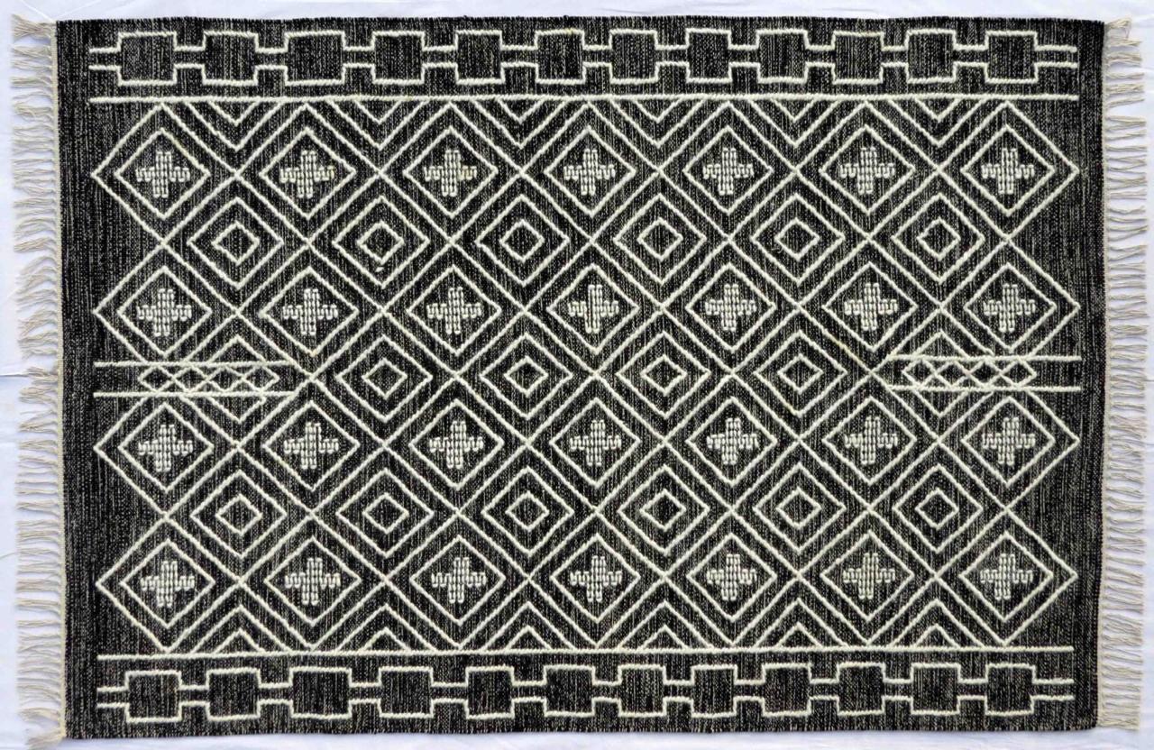 Hand-Woven Beautiful New Tribal Moroccan Design Handwoven Kilim Rug For Sale
