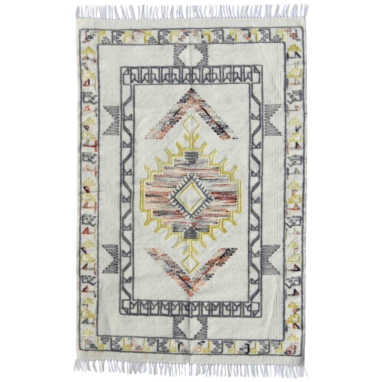 Magnifique tapis Kilim marocain à motifs tribaux tissé à la main