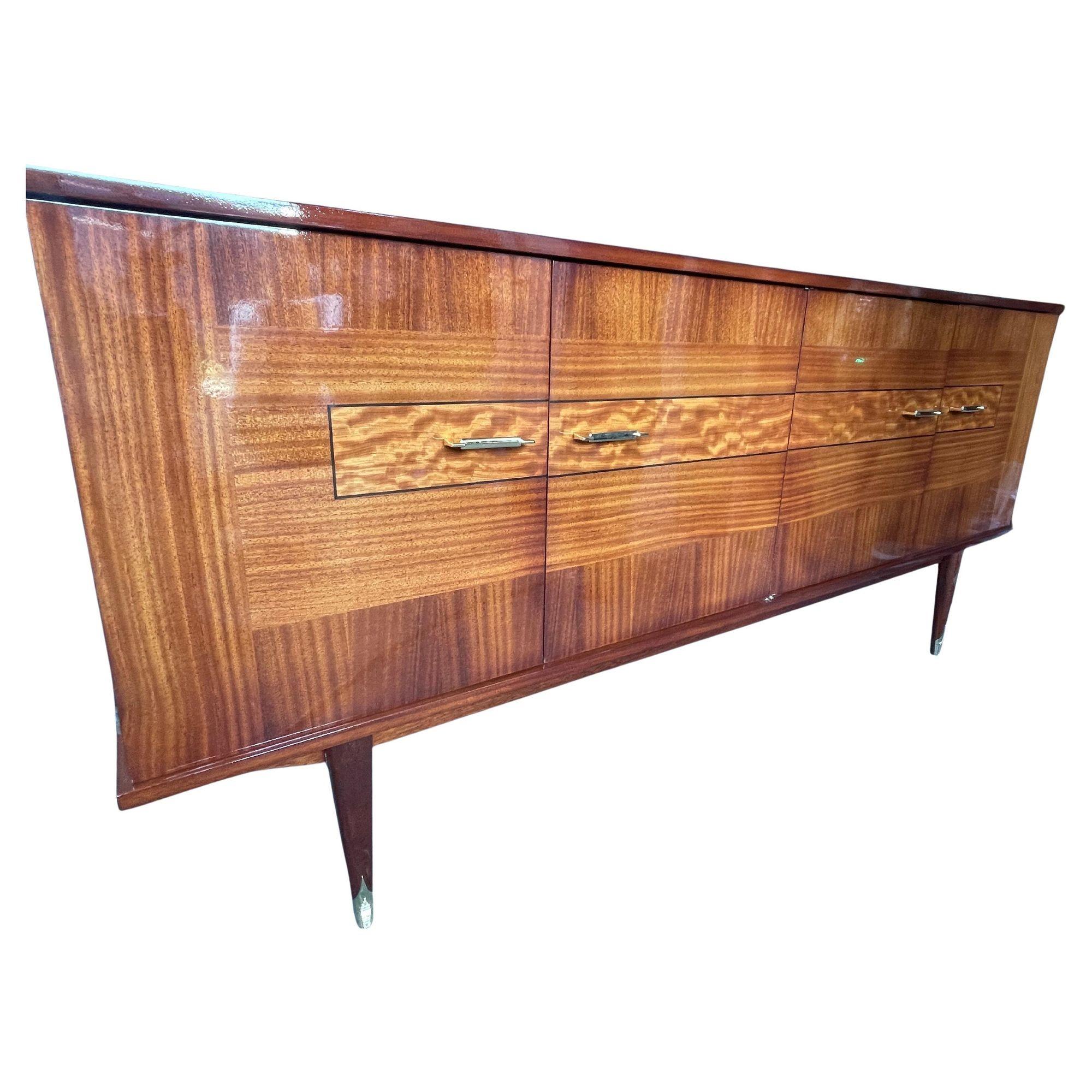 Bellissima credenza/credenza in mogano francese appena rifinita, circa anni '60. in vendita 3