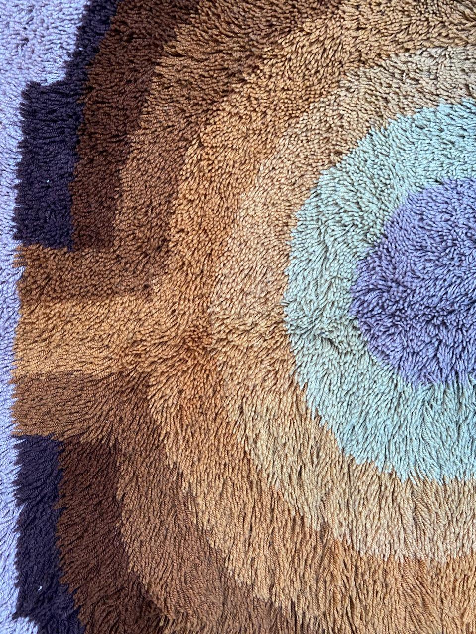 Bobyrugs schöner nordeuropäischer Teppich aus den 1960er und 1970er Jahren (Mitte des 20. Jahrhunderts) im Angebot