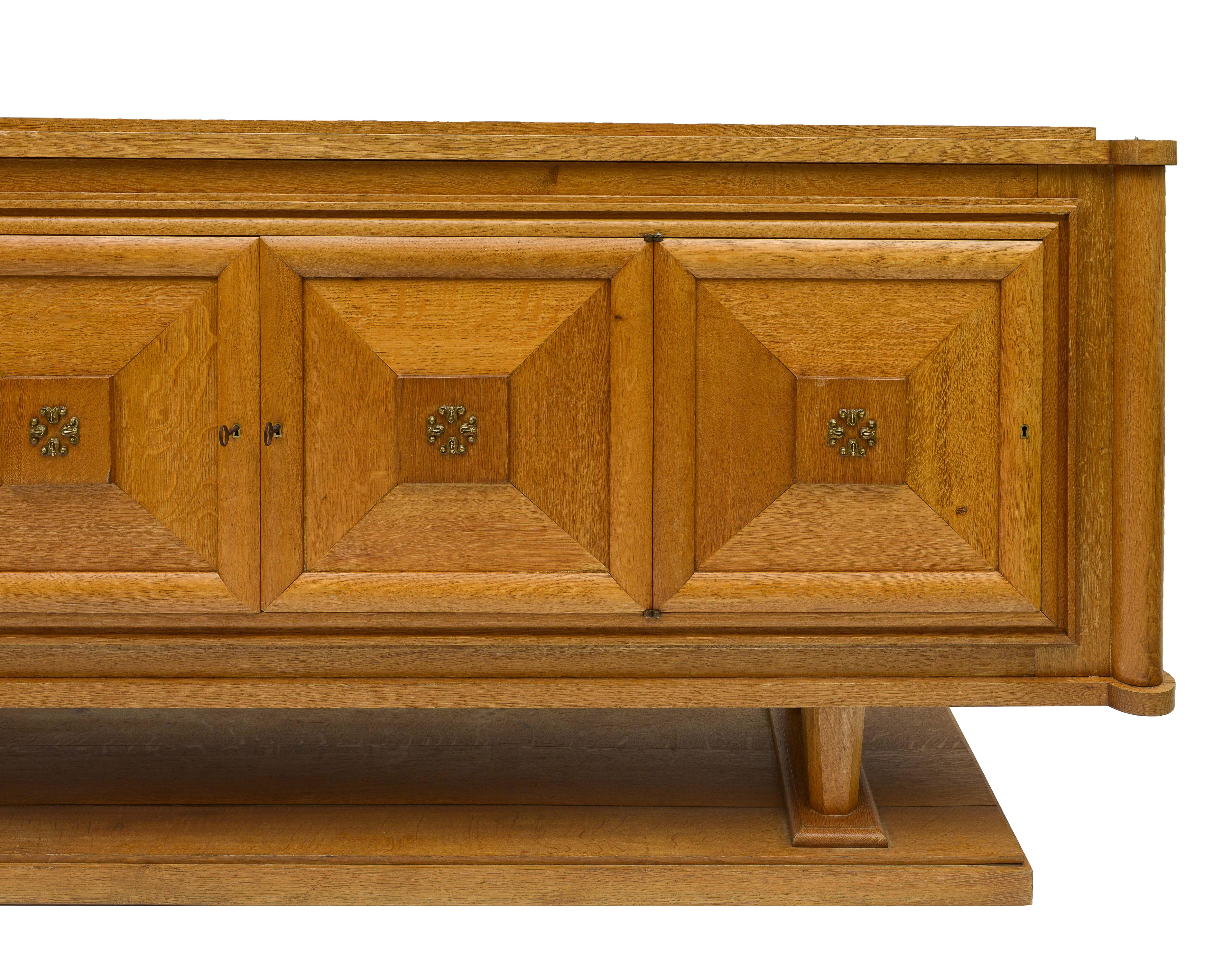 Mid-Century moderno Bellissima credenza francese Art Deco in Oak in vendita