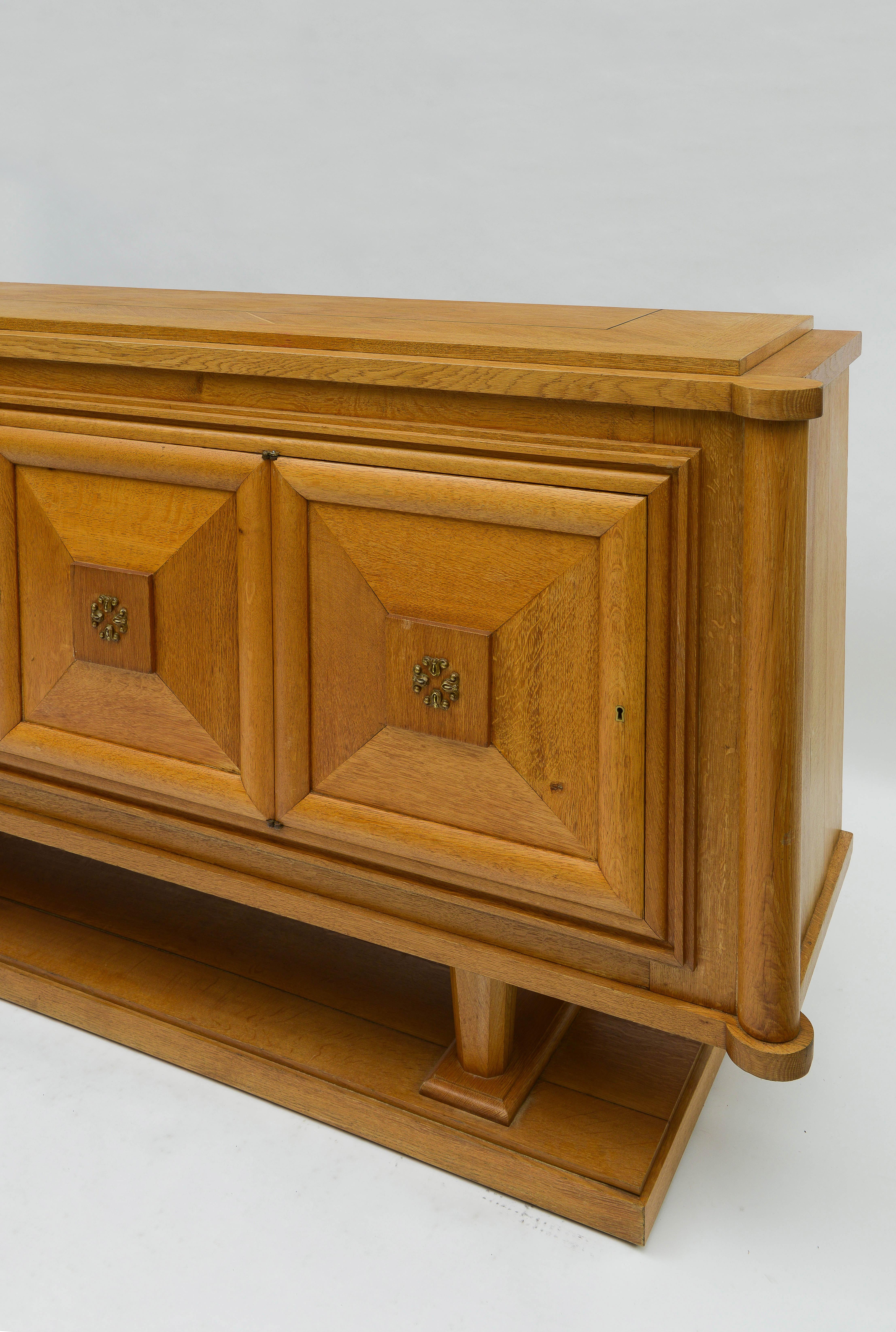 Mid-Century Modern Beautiful Oak Art Deco French Sideboard For Sale