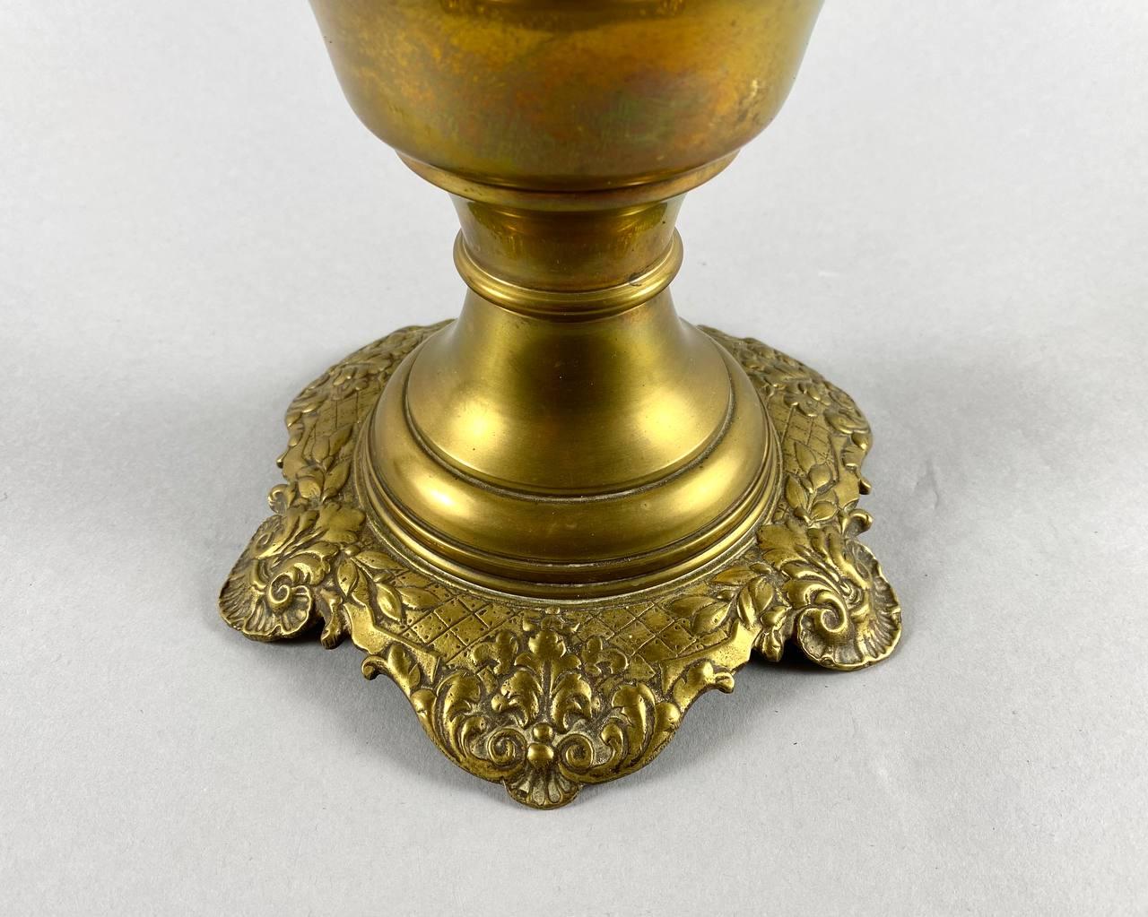 Beautiful Oil Lamp Lempereur & Bernard, Belgium  Vintage Oil Lamp In Brass For Sale 1