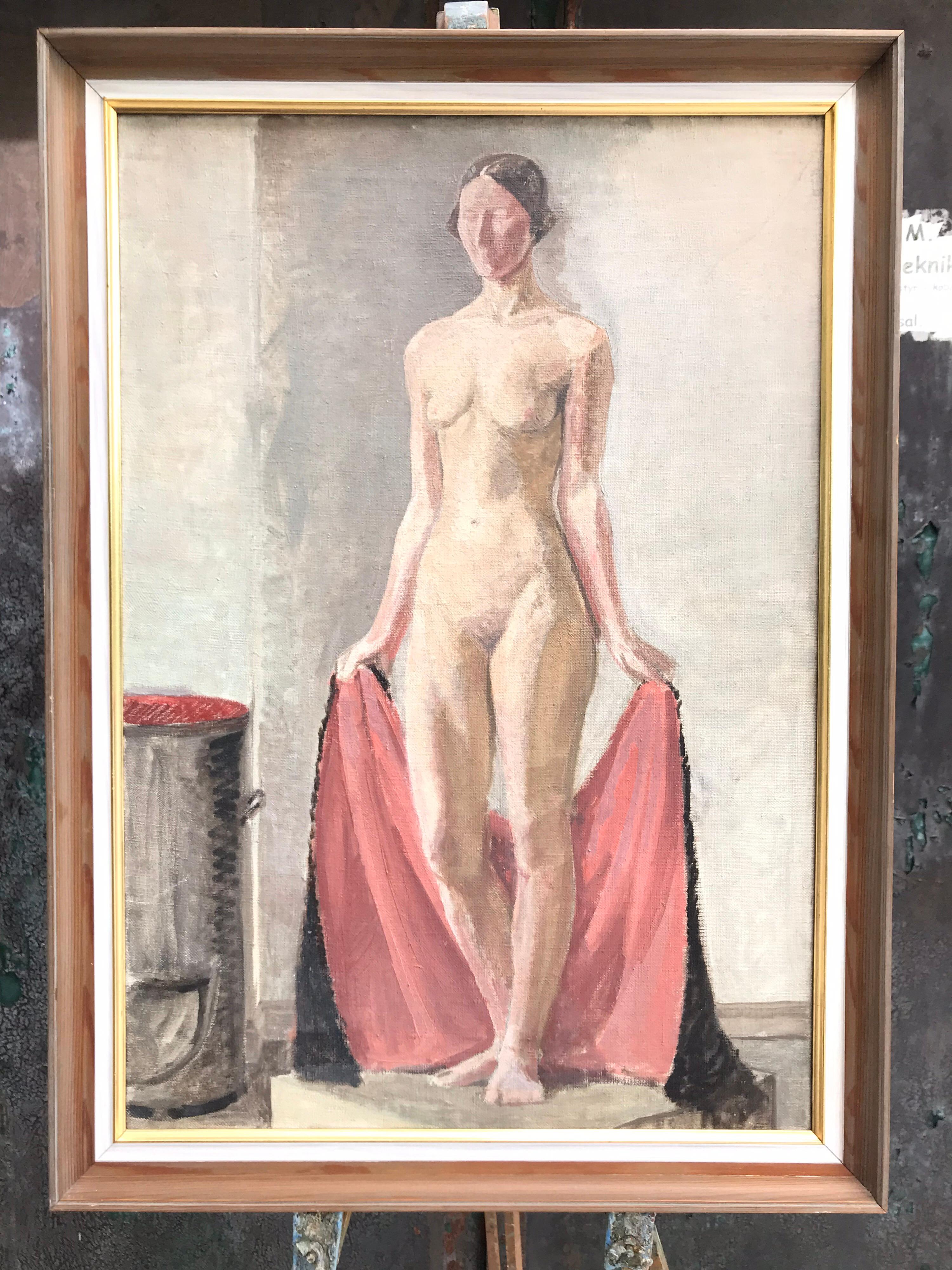 naked lady standing