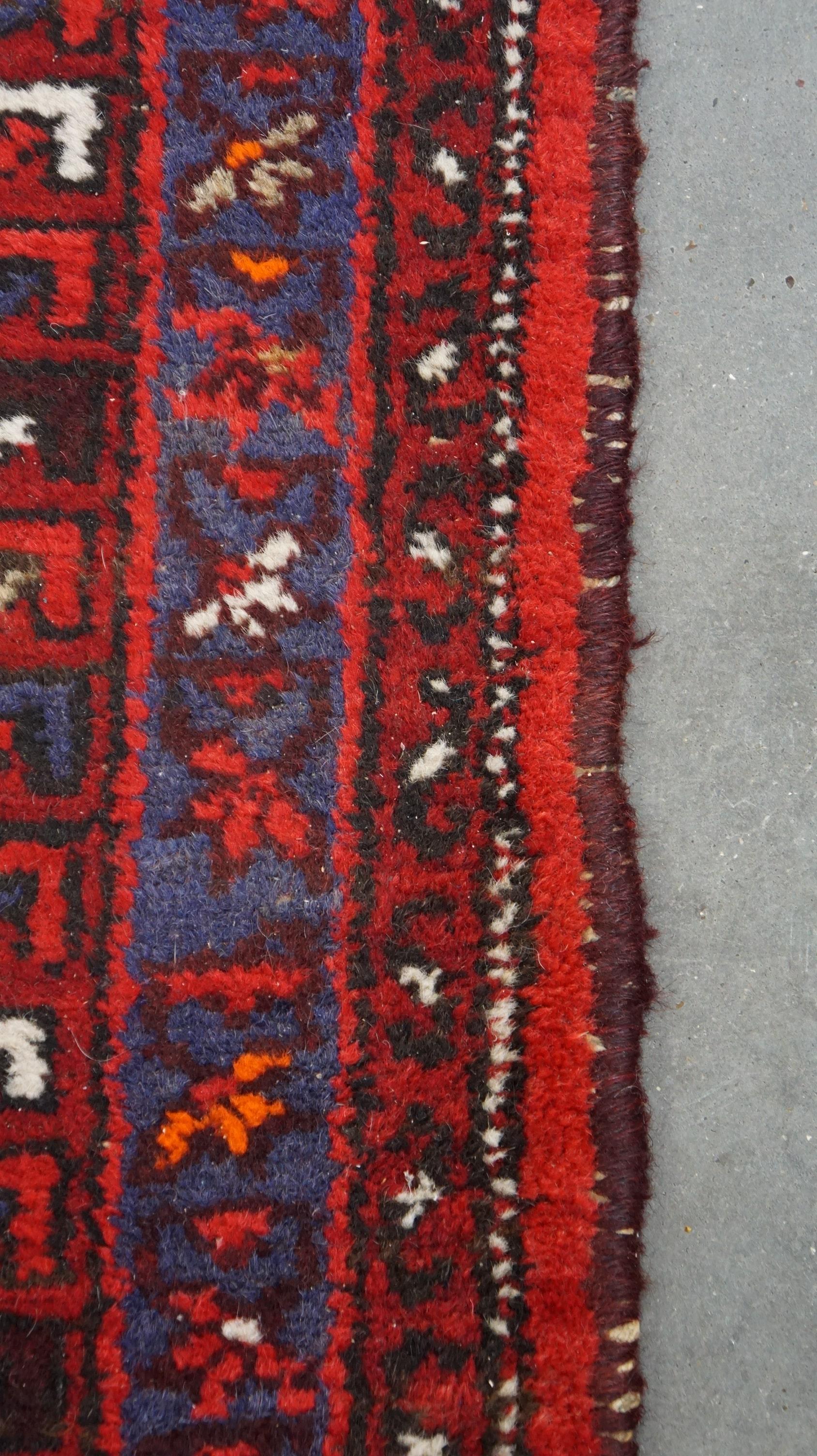 Beautiful old oriental rug with a wonderful vintage look, great colors 190x100cm For Sale 1