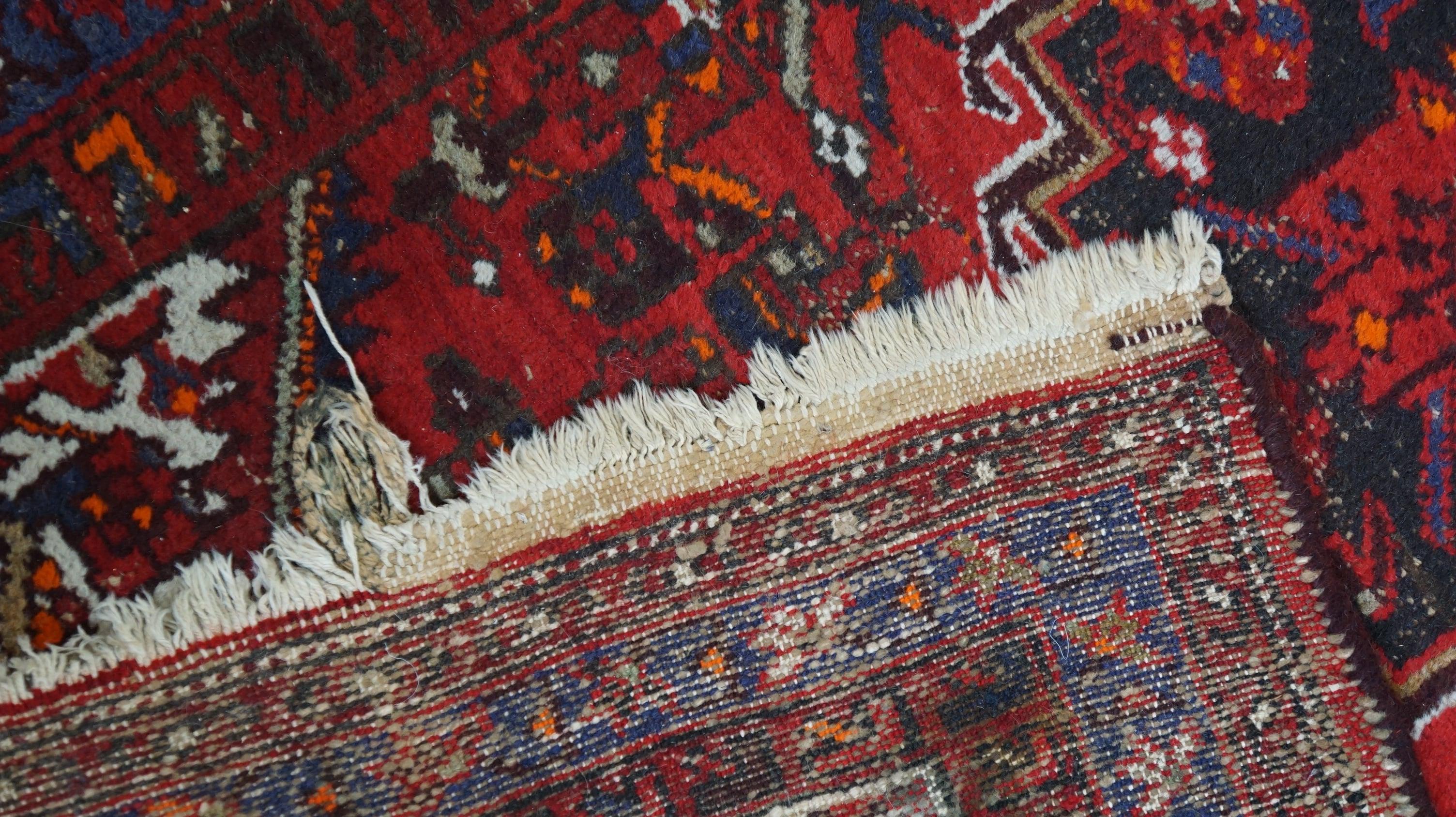 Beautiful old oriental rug with a wonderful vintage look, great colors 190x100cm For Sale 2