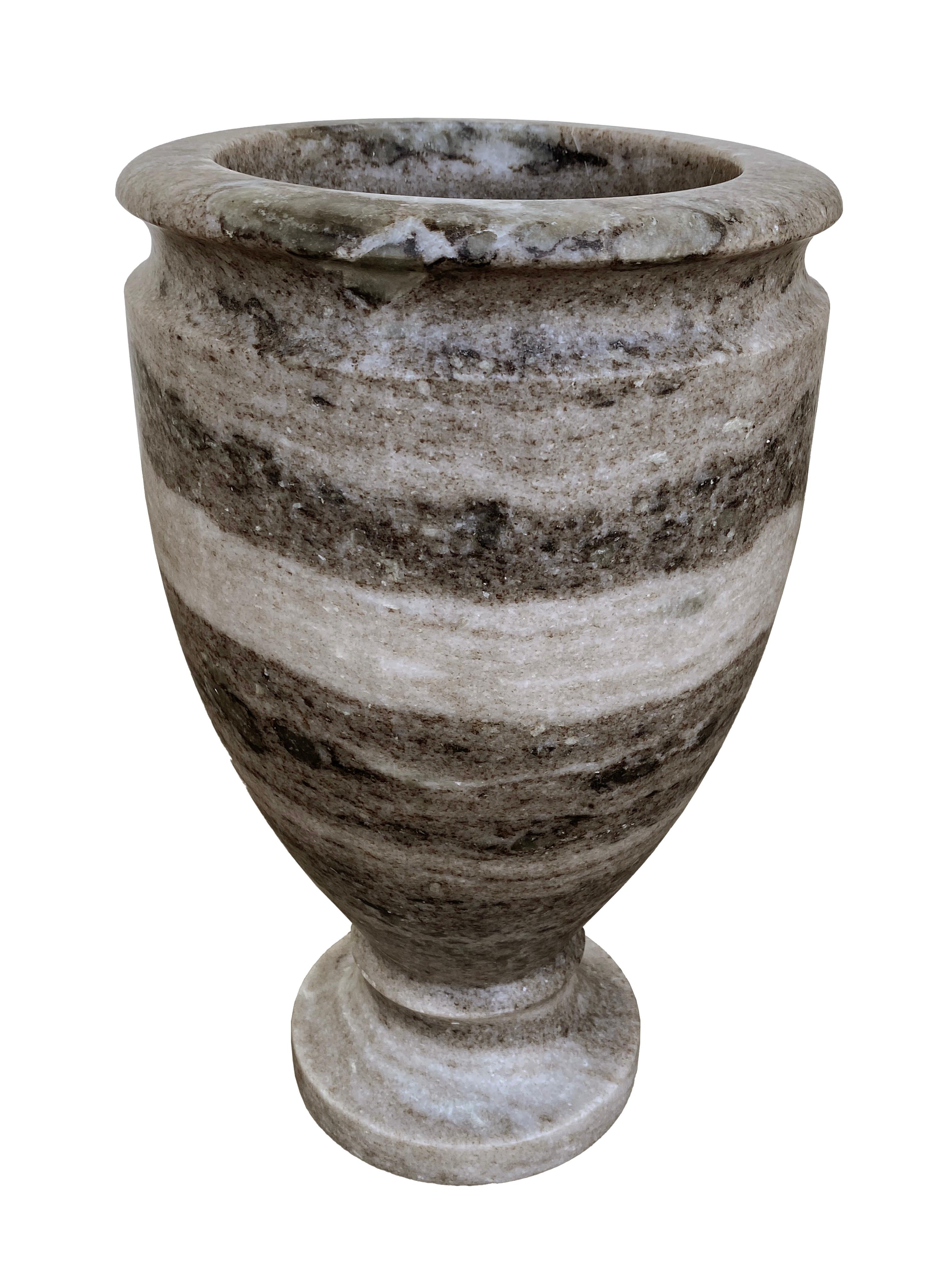 Bellissimo vaso di marmo del Vecchio Mondo In condizioni buone in vendita a Scottsdale, AZ