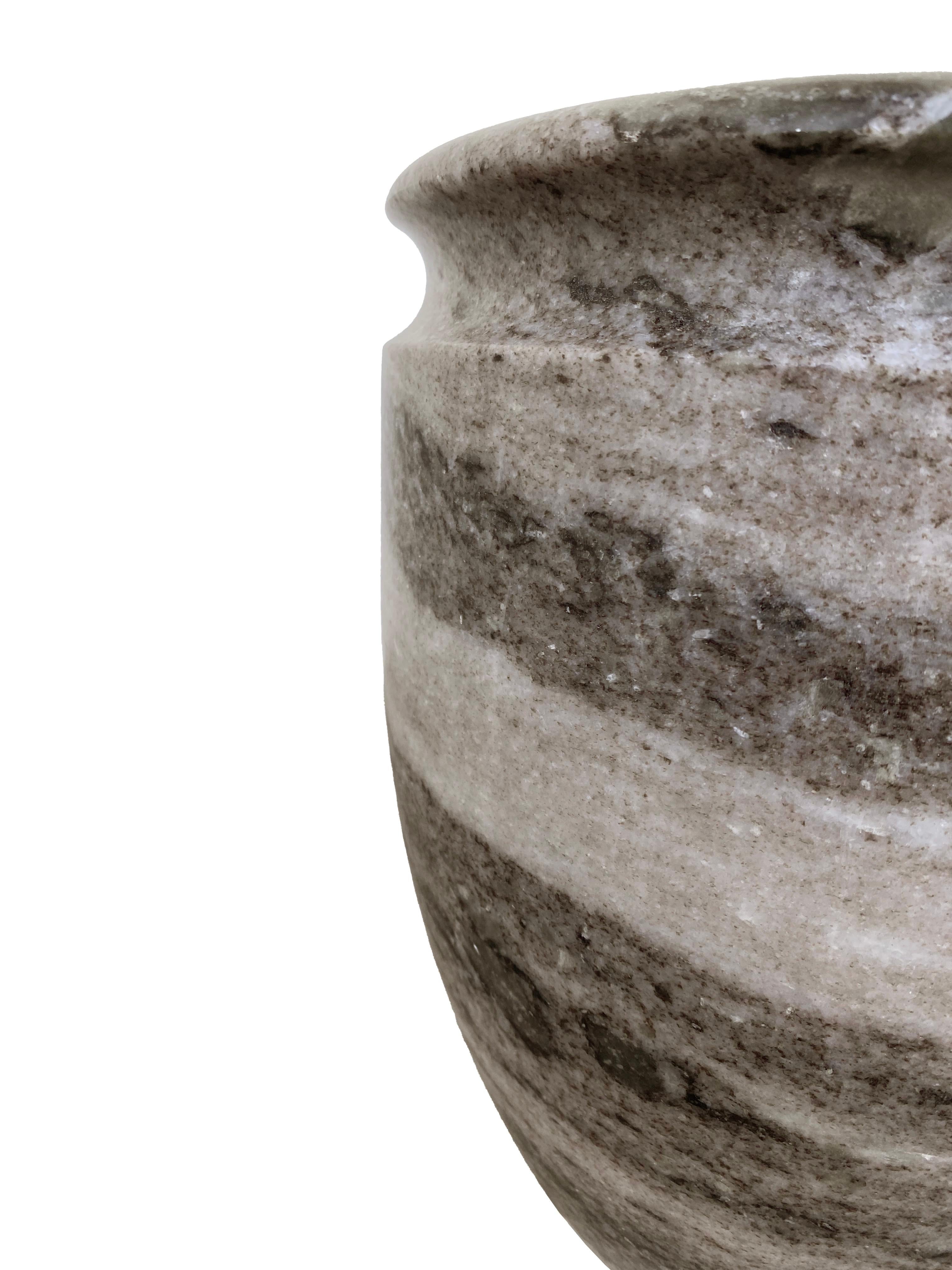 Marmo Bellissimo vaso di marmo del Vecchio Mondo in vendita