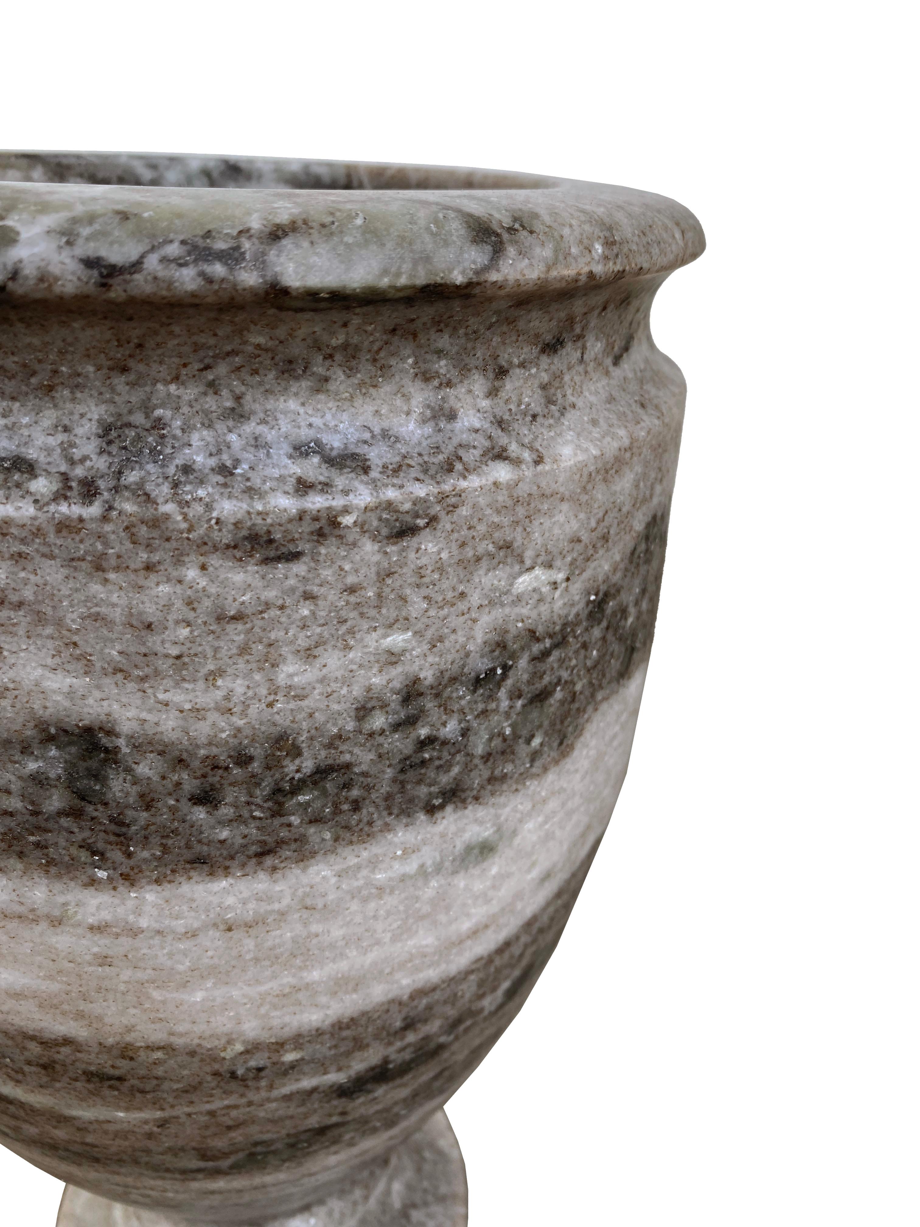 Bellissimo vaso di marmo del Vecchio Mondo in vendita 1