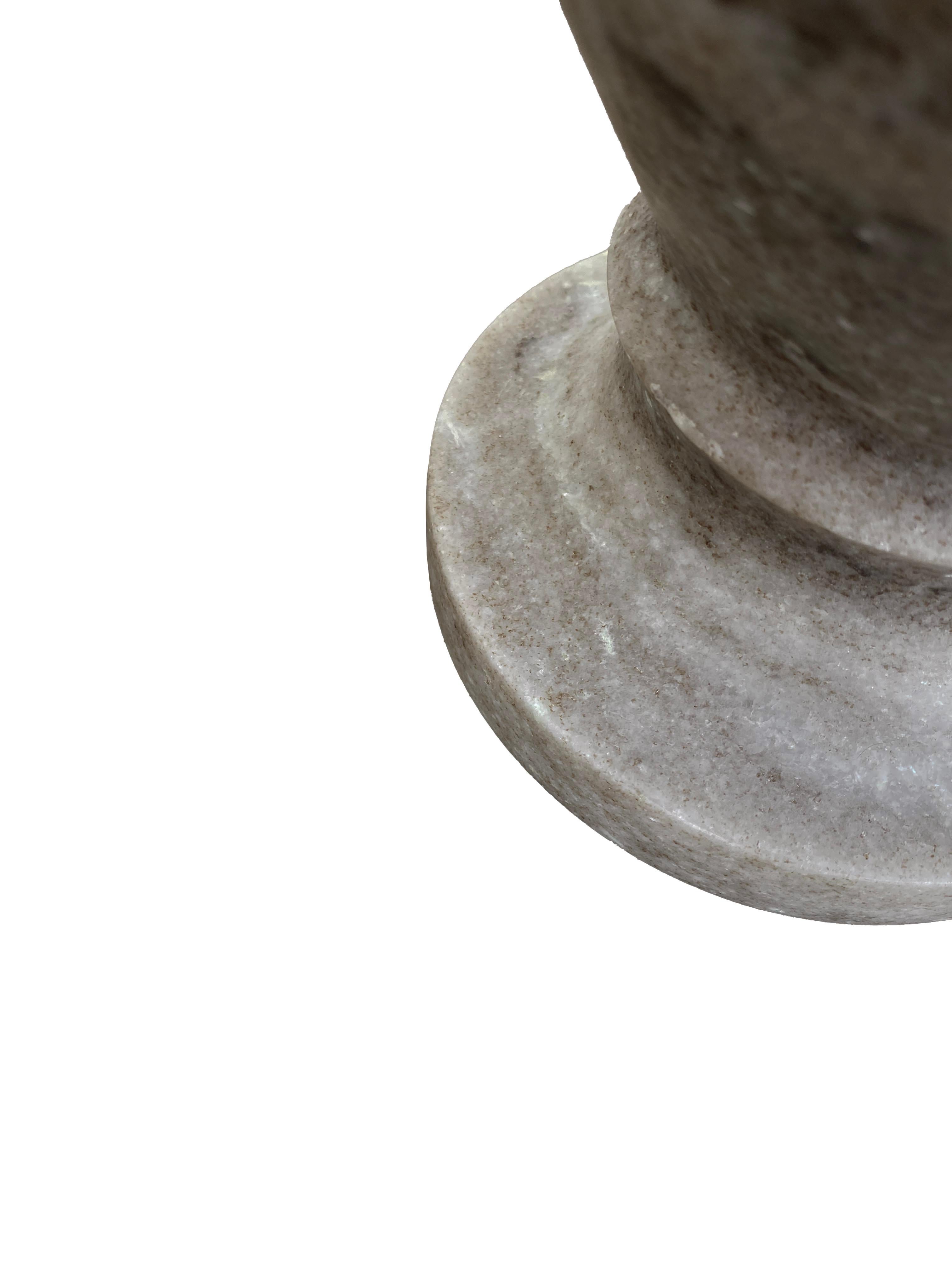 Bellissimo vaso di marmo del Vecchio Mondo in vendita 2