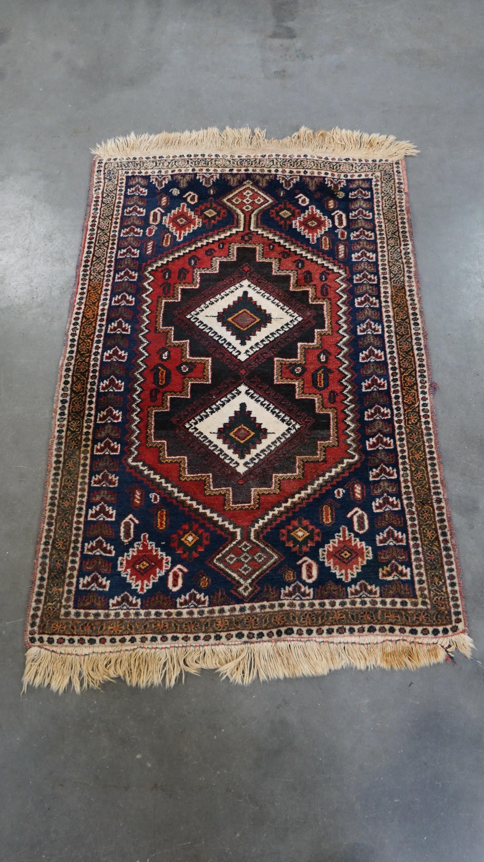 Hand-Woven Beautiful oriental rug with beautiful colors and interesting patterns 110x75cm For Sale