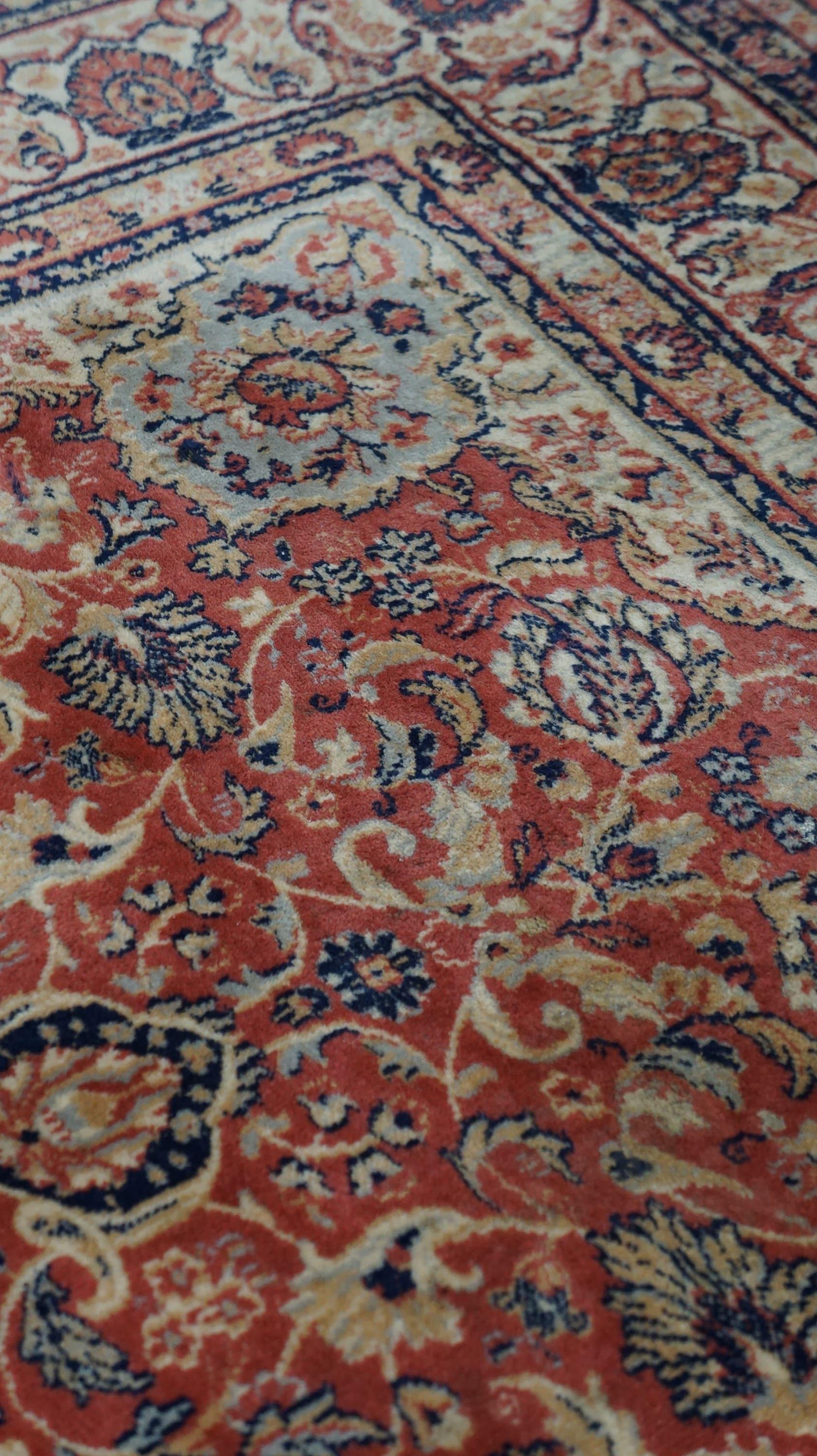 Preciosa alfombra oriental de color crema, azul, rojo y rosa, 246x172cm en venta 1