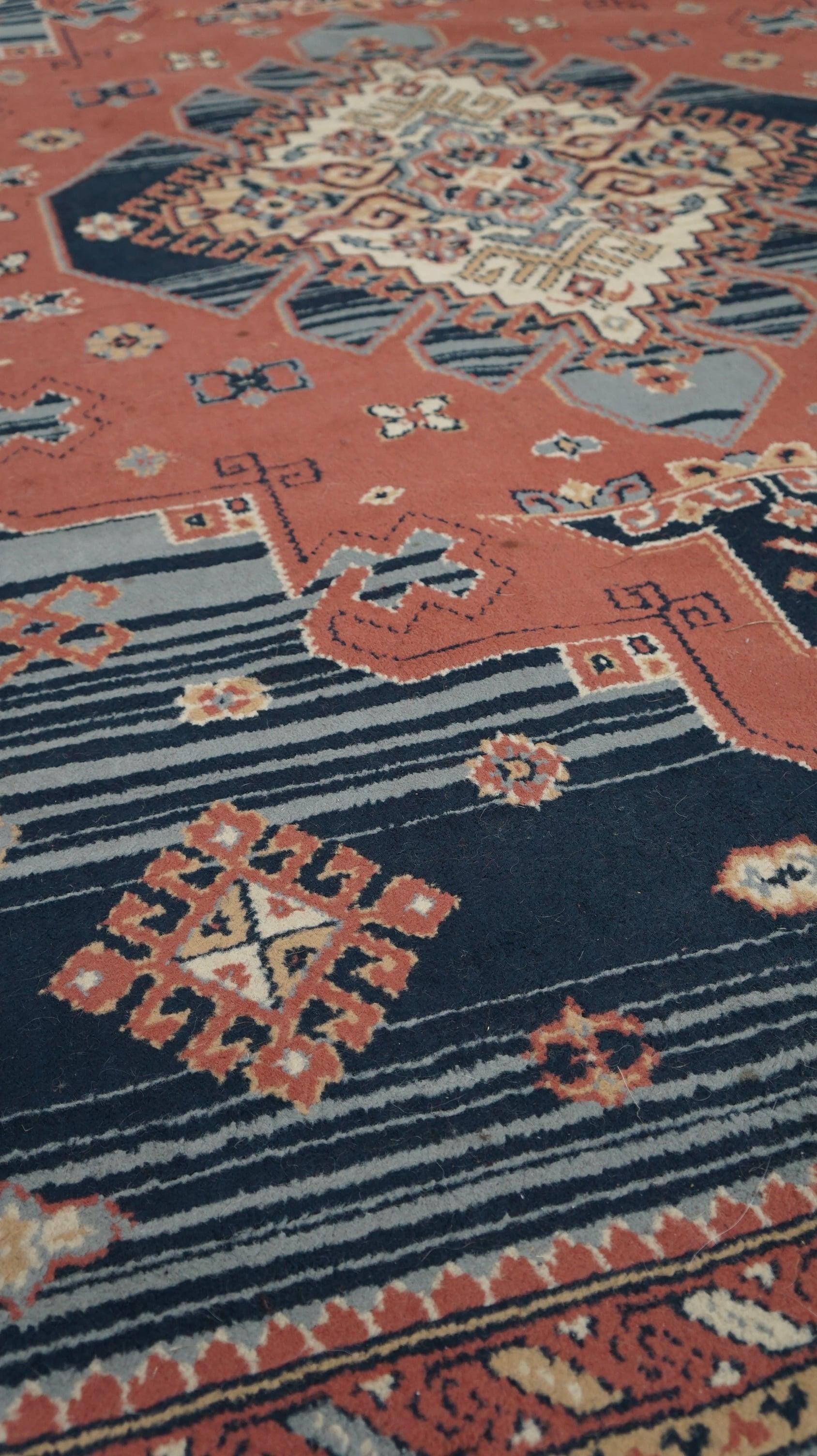 Beautiful oriental style rug with mainly blue and pink colors 280x190cm In Fair Condition For Sale In Harderwijk, NL