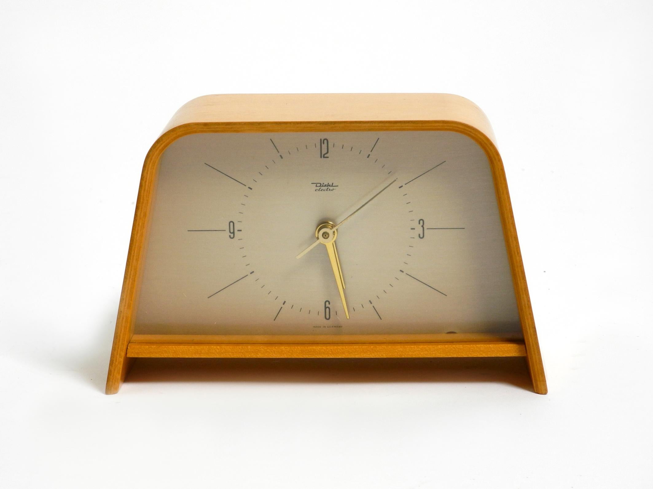 Magnifique horloge de table originale Diehl Electro des années 1950 en contreplaqué de teck courbé 10