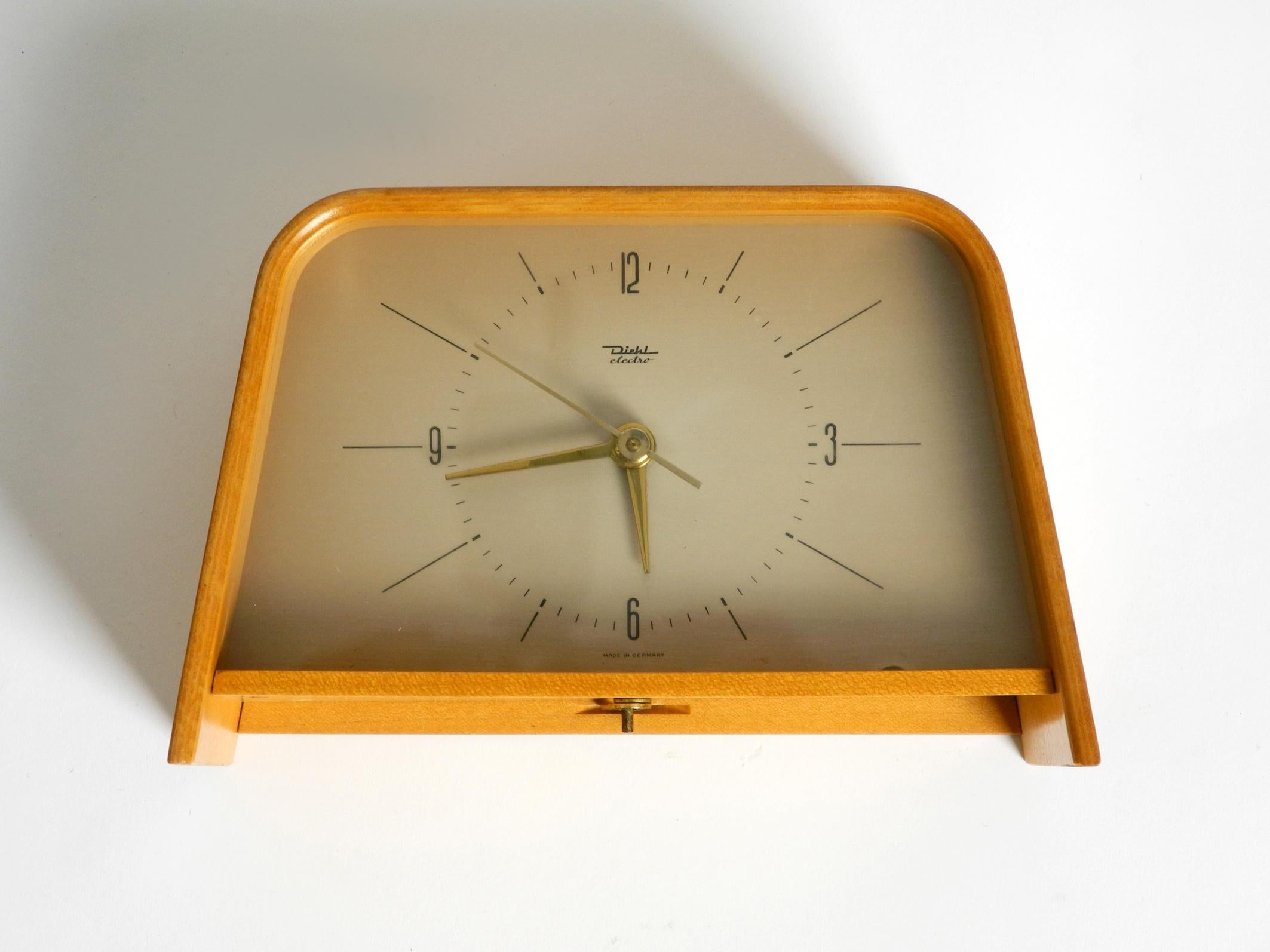 Magnifique horloge de table originale Diehl Electro des années 1950 en contreplaqué de teck courbé 12