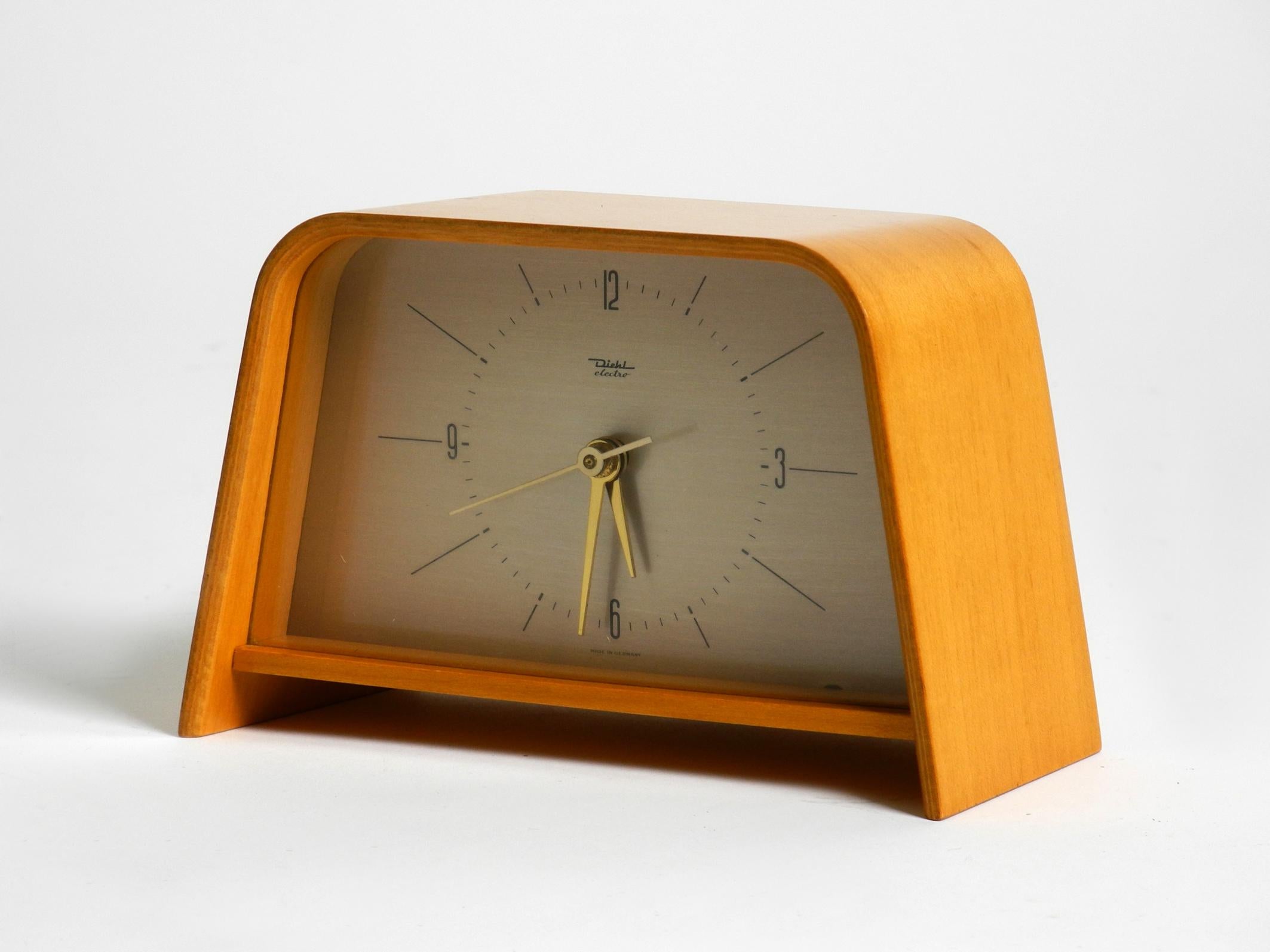 Mid-Century Modern Magnifique horloge de table originale Diehl Electro des années 1950 en contreplaqué de teck courbé