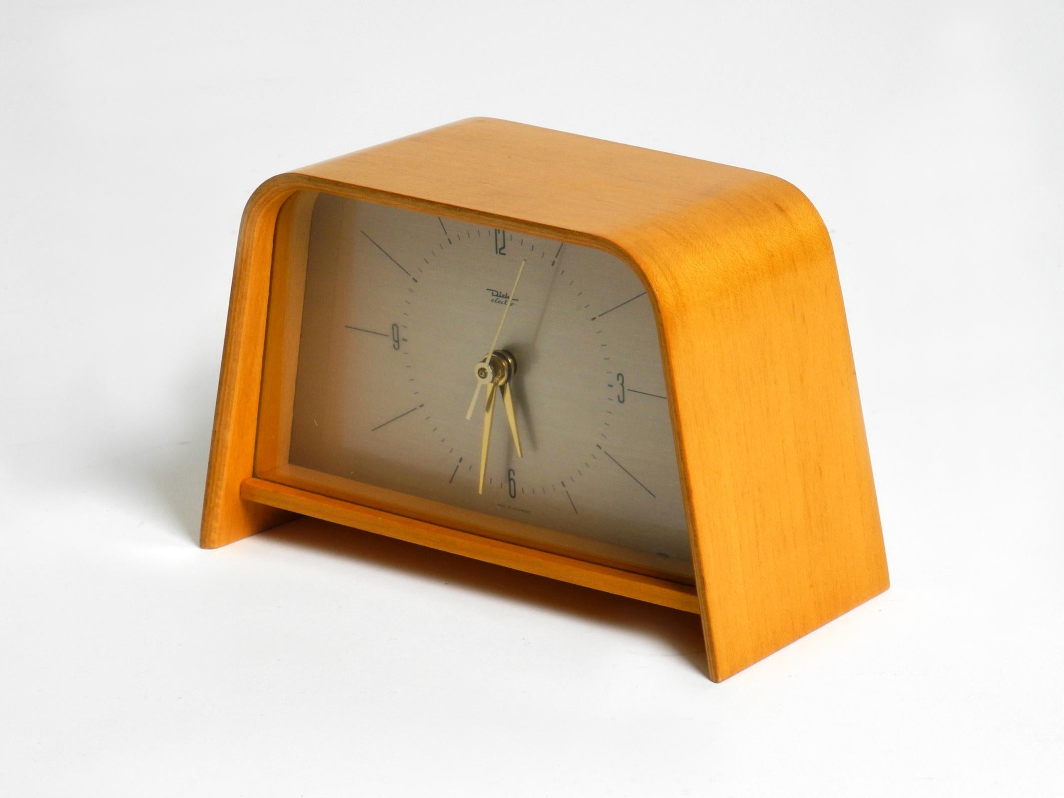 Allemand Magnifique horloge de table originale Diehl Electro des années 1950 en contreplaqué de teck courbé