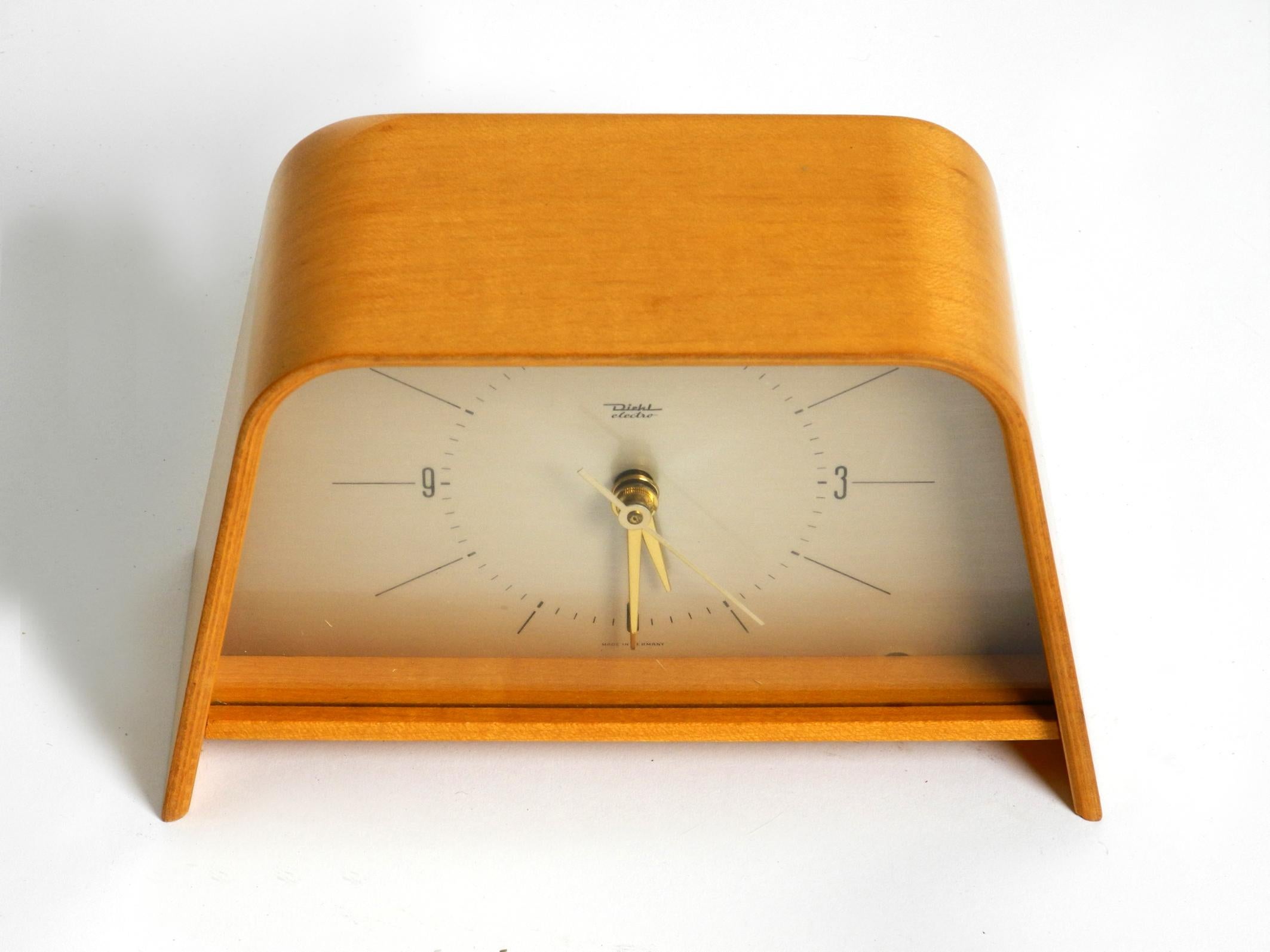 Magnifique horloge de table originale Diehl Electro des années 1950 en contreplaqué de teck courbé Bon état à München, DE