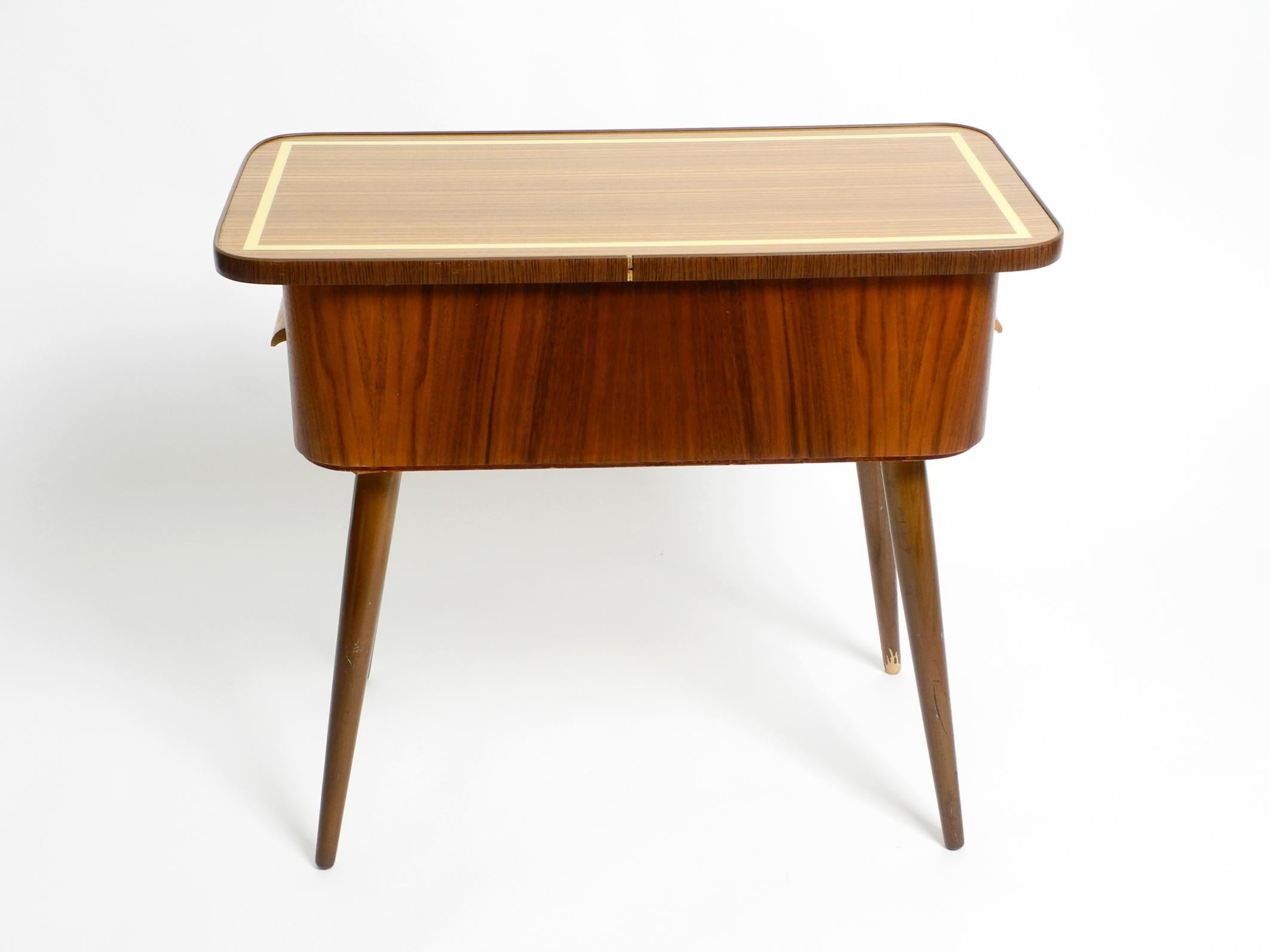 Beautiful Original 1950s Sewing Box with Teak Veneer with Hinged Table Top In Good Condition For Sale In München, DE