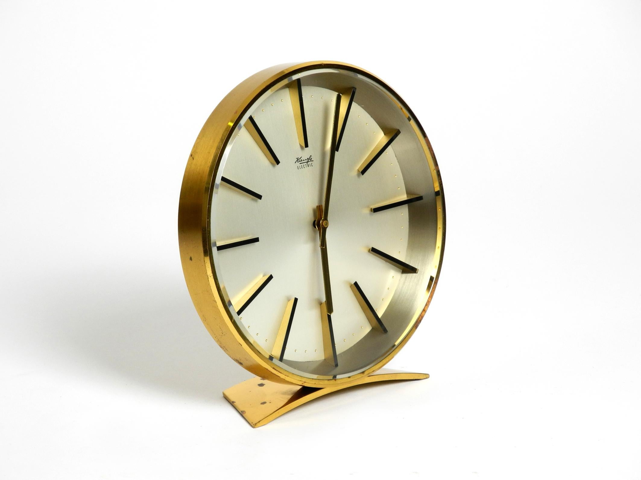 Beautiful original 1960s heavy brass table clock from Kienzle Electric.
Great, very elegant, minimalist 1960s design in good vintage condition.
Battery operated with original drive.
Housing made of solid heavy brass, front made of real glass.
Runs
