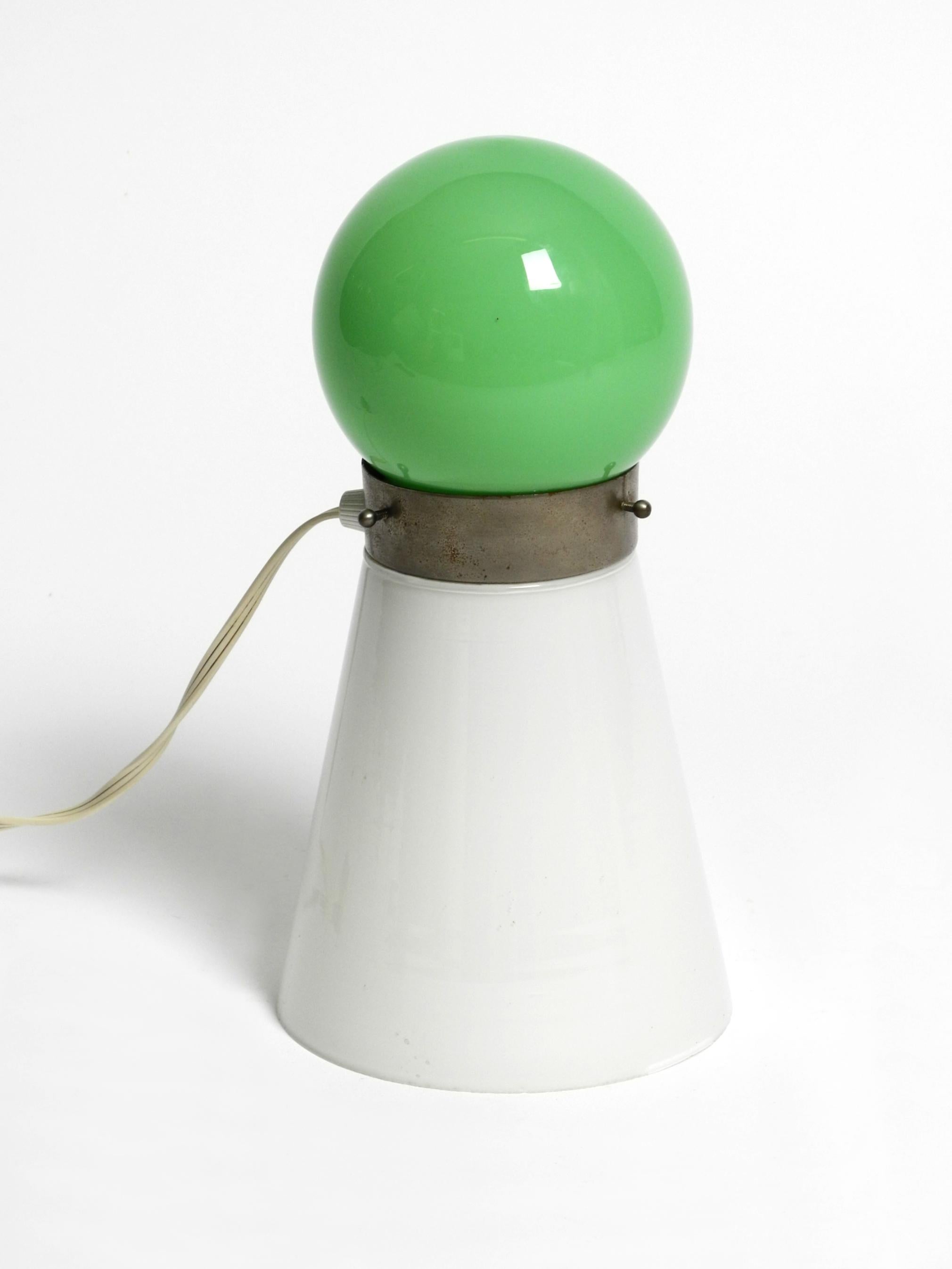 Beautiful original 1960s Italian table lamp made of green and white Murano glass For Sale 9