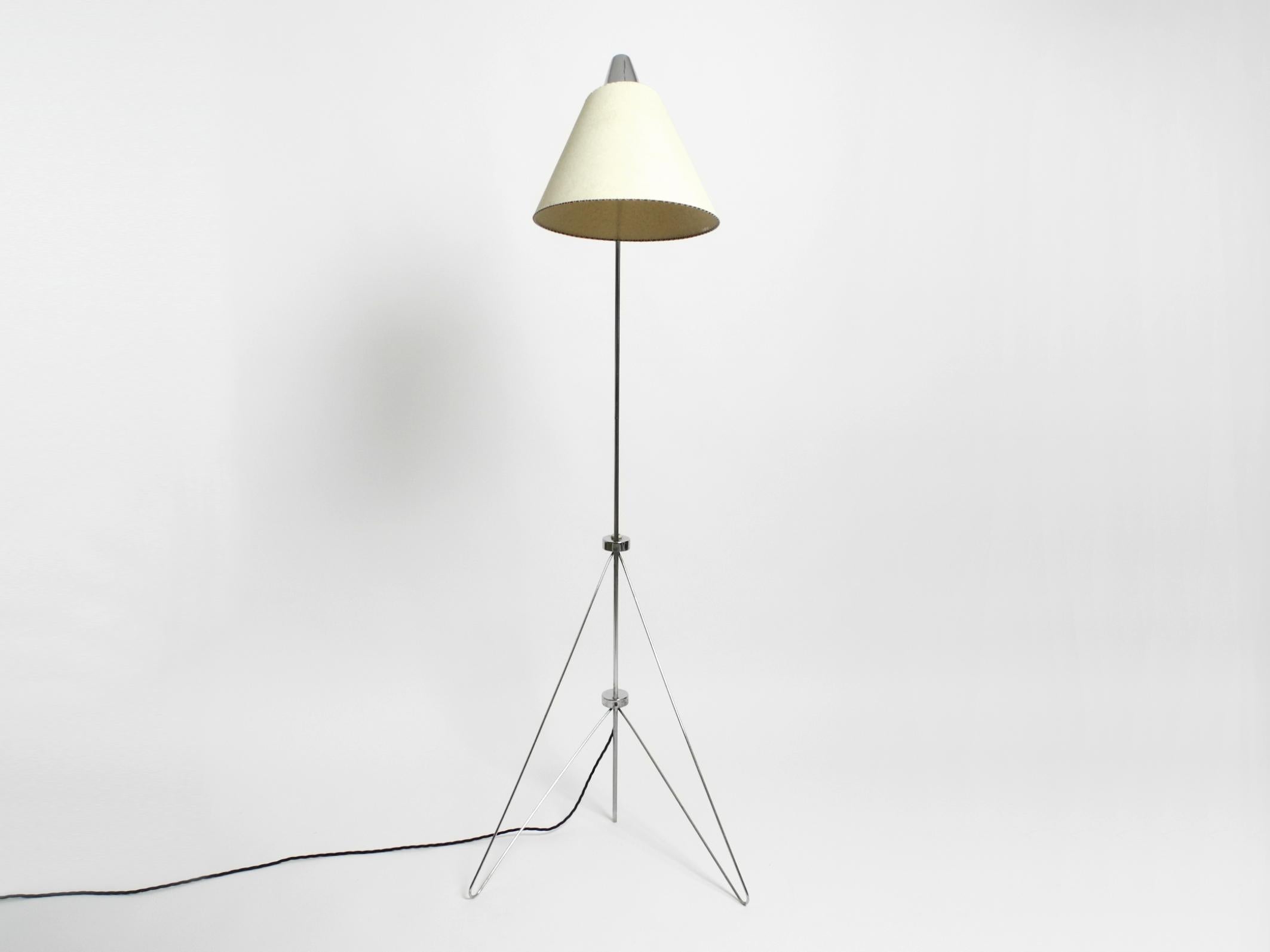 Schöne original 1960er Metall-Chrom-Stehlampe von Josef Hurka für Napako Czech (Moderne der Mitte des Jahrhunderts) im Angebot