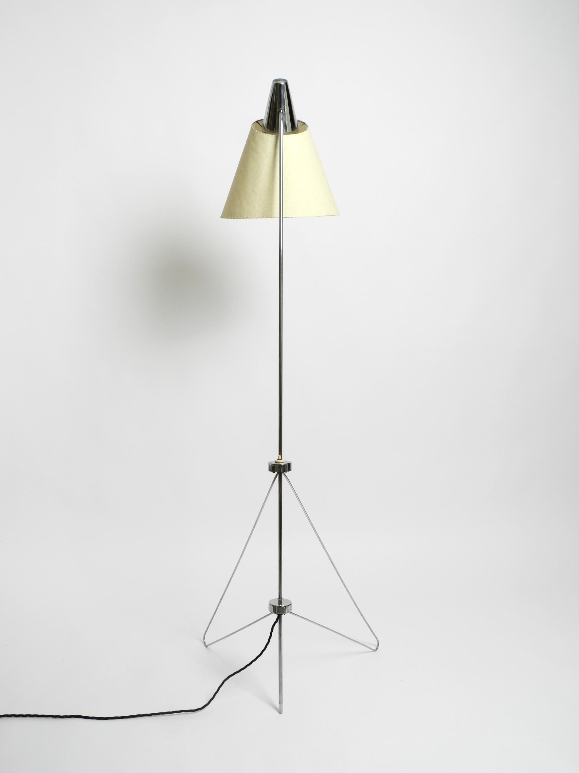 Schöne original 1960er Metall-Chrom-Stehlampe von Josef Hurka für Napako Czech (Tschechisch) im Angebot