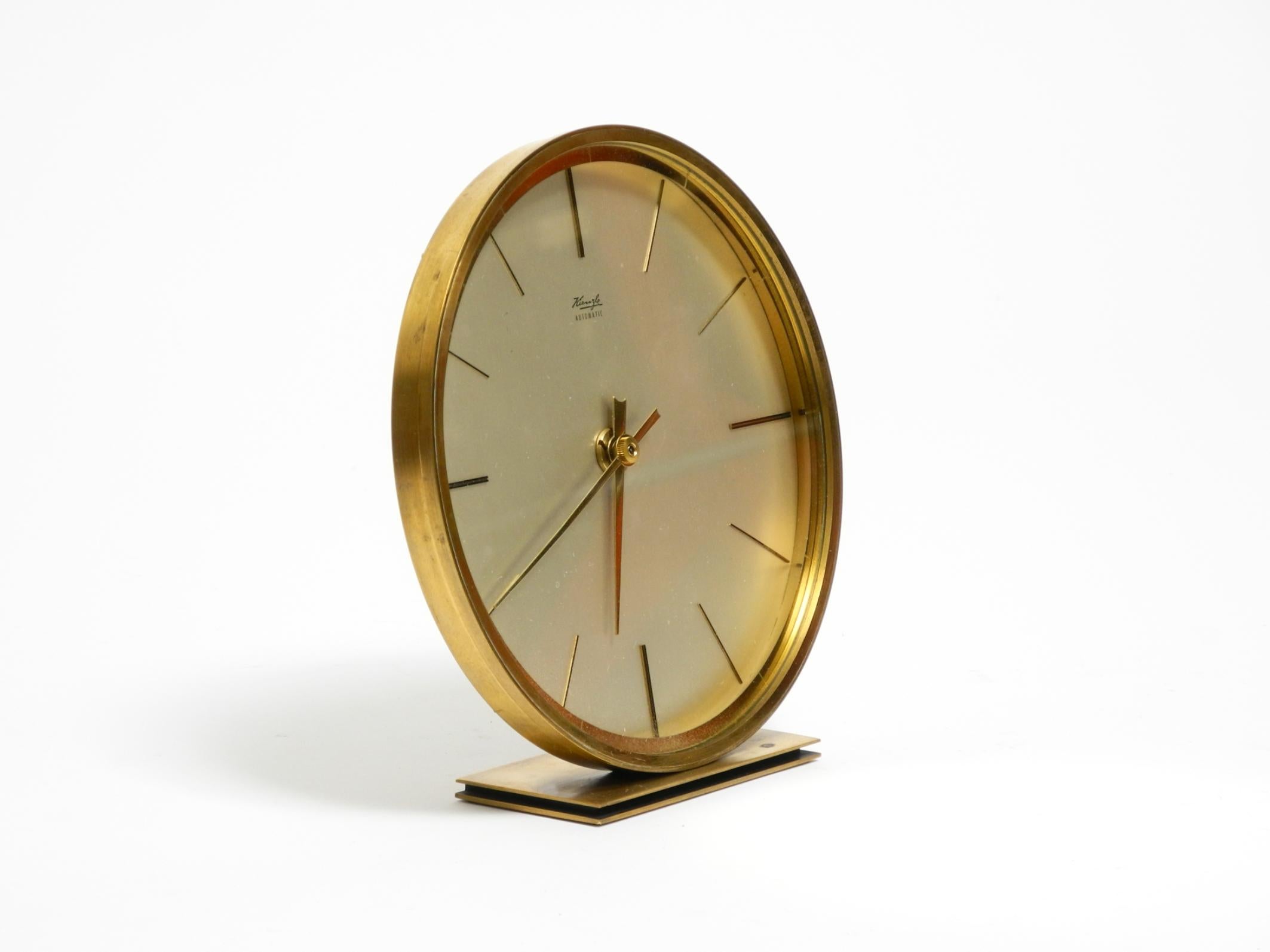 Beautiful original 1960s solid brass table clock by Kienzle.
A fantastic, very elegant, minimalist 1960s design in good vintage condition.
Battery-operated with original mechanism. These clocks were sold with various mechanisms.
The case is made of
