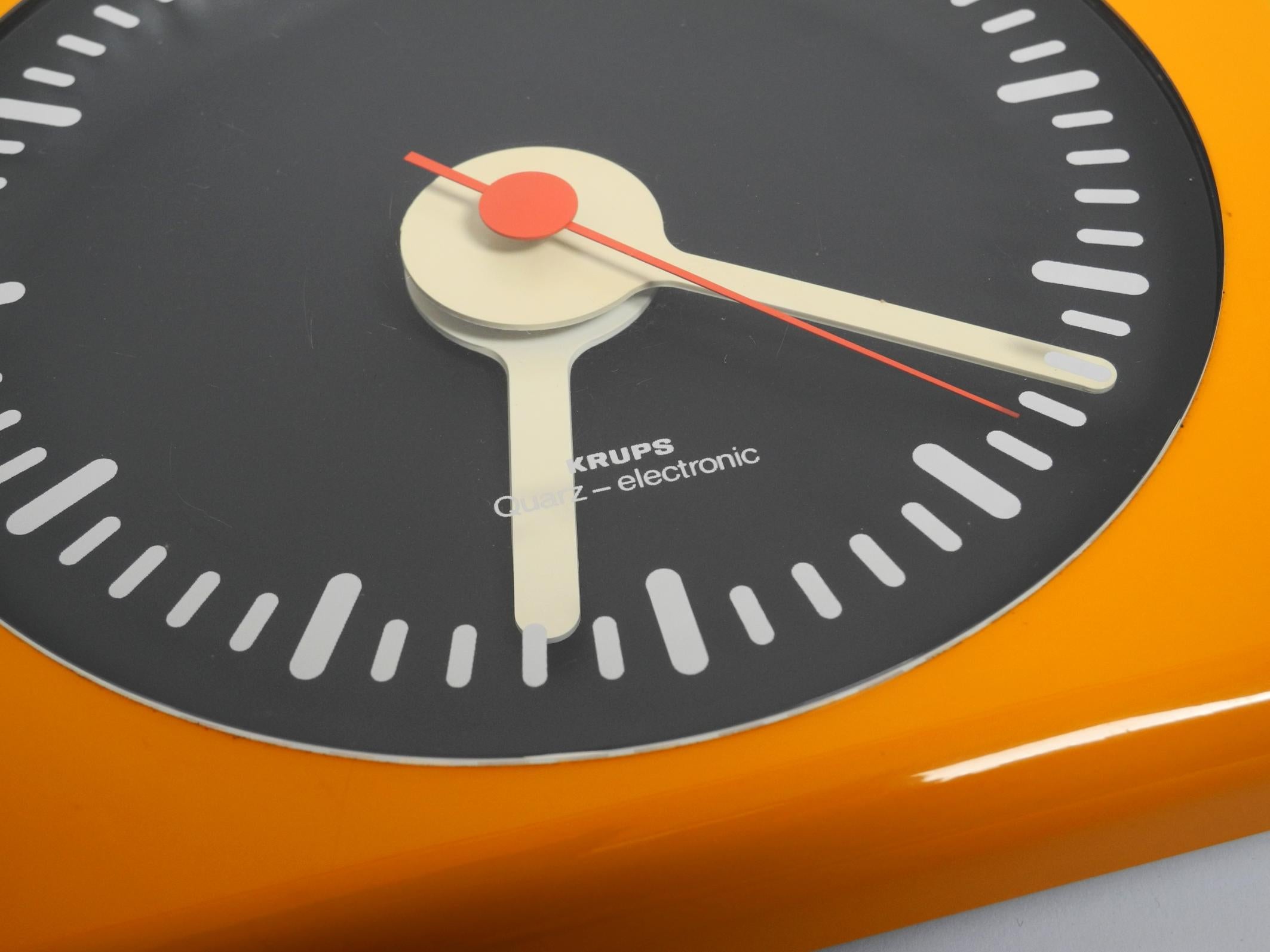 Beautiful original 1970s Krups wall clock in typical Space Age design For Sale 1
