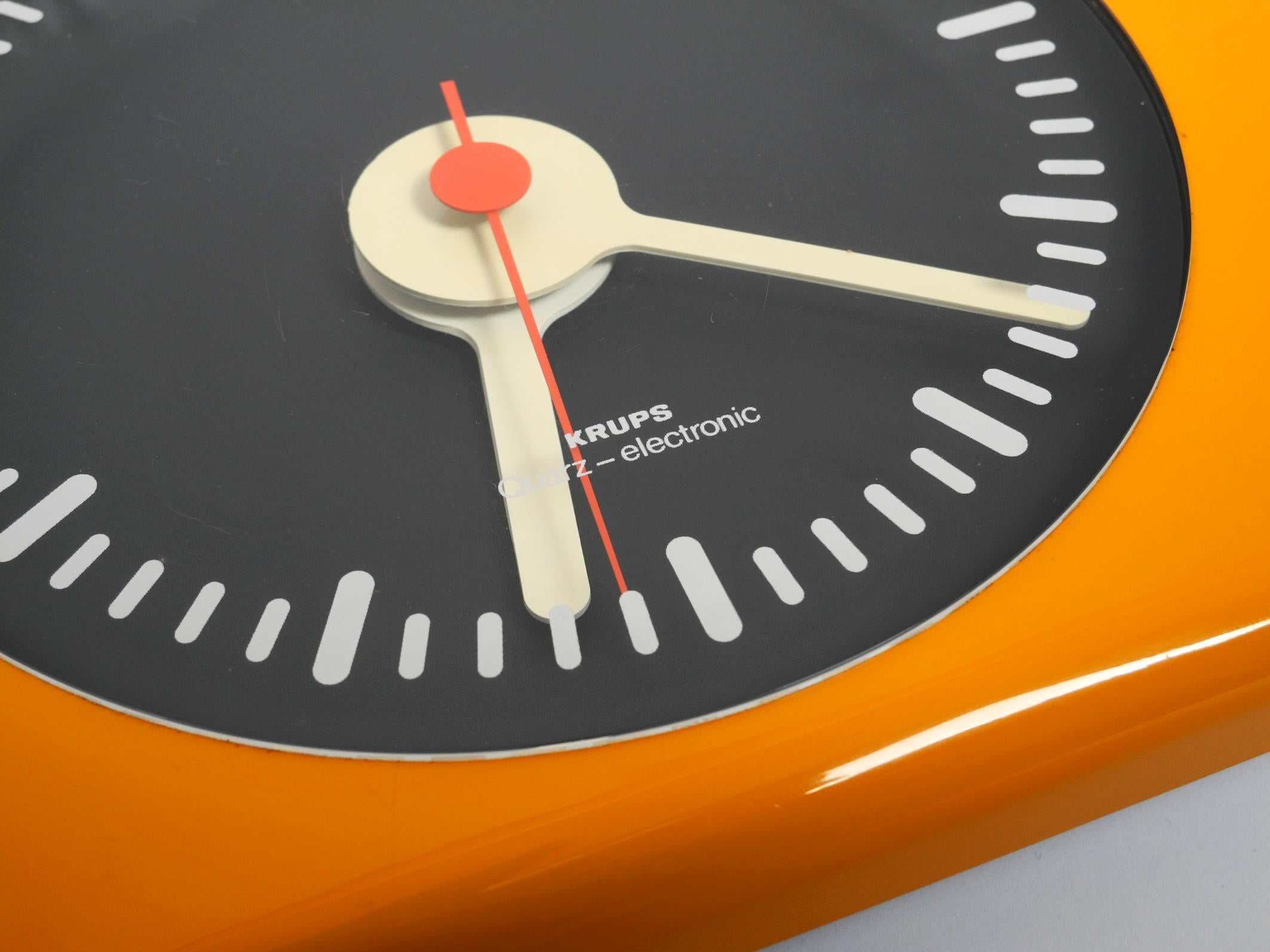 Beautiful original 1970s Krups wall clock in typical Space Age design For Sale 2