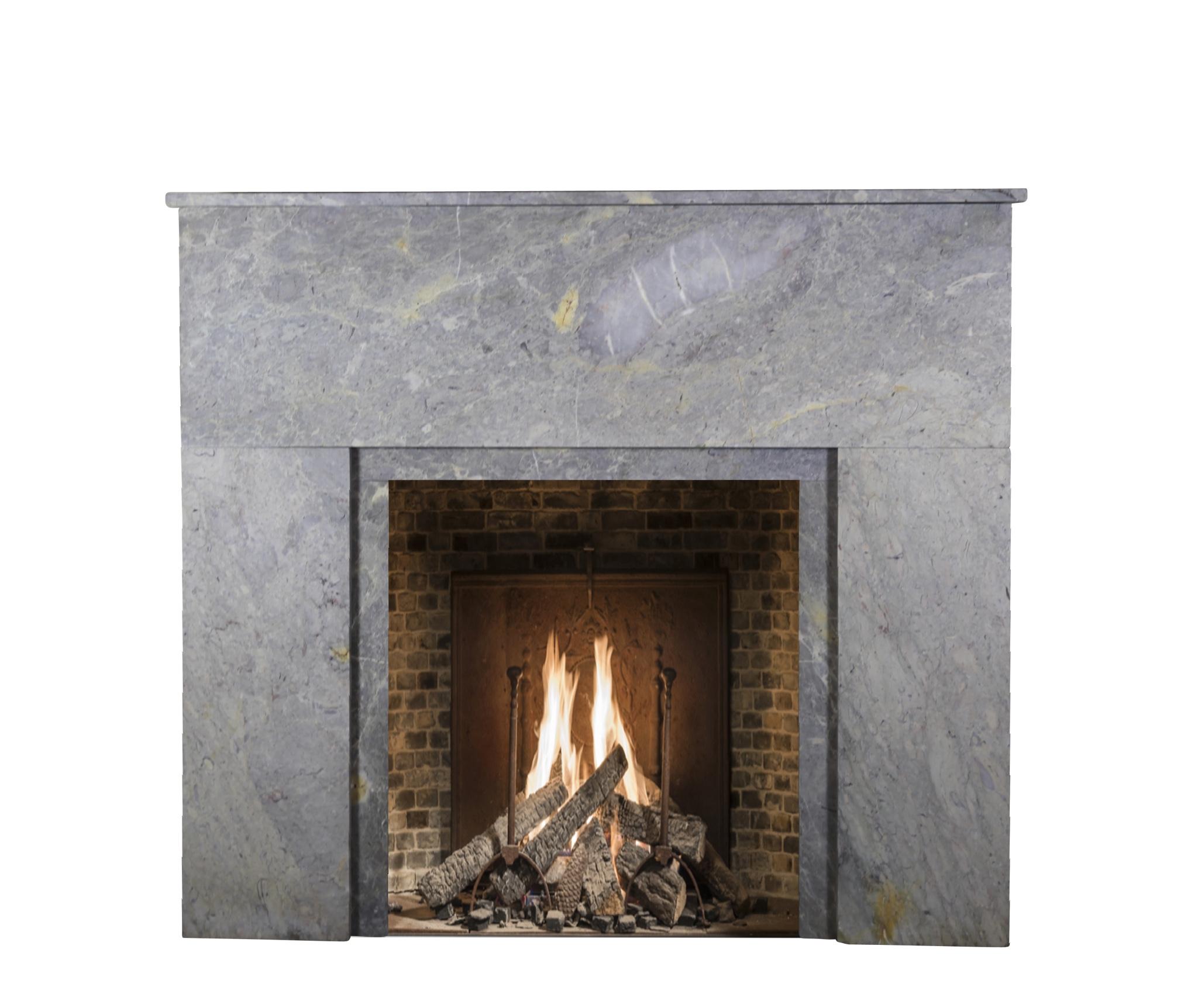 20ième siècle Magnifique cadre de cheminée Art Déco ancien en marbre en vente