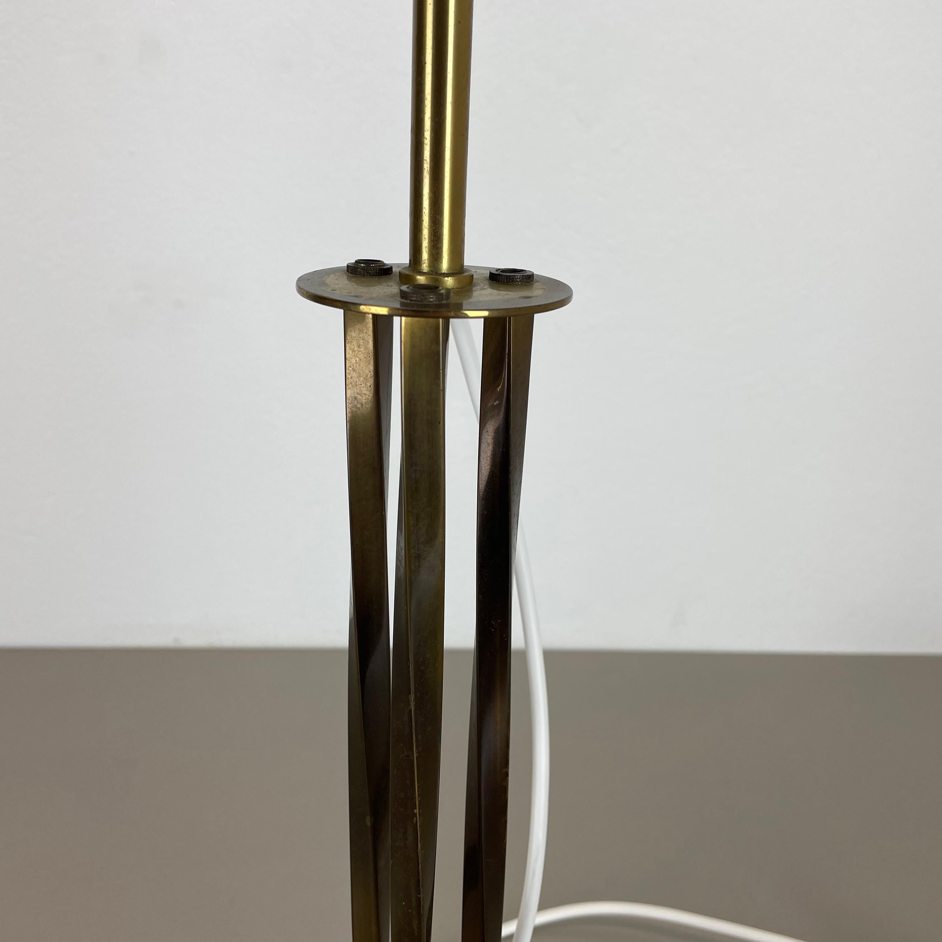 20th Century Beautiful Original Hollywood Regency Bauhaus Brass Tripod Table Light, Austria 1 For Sale