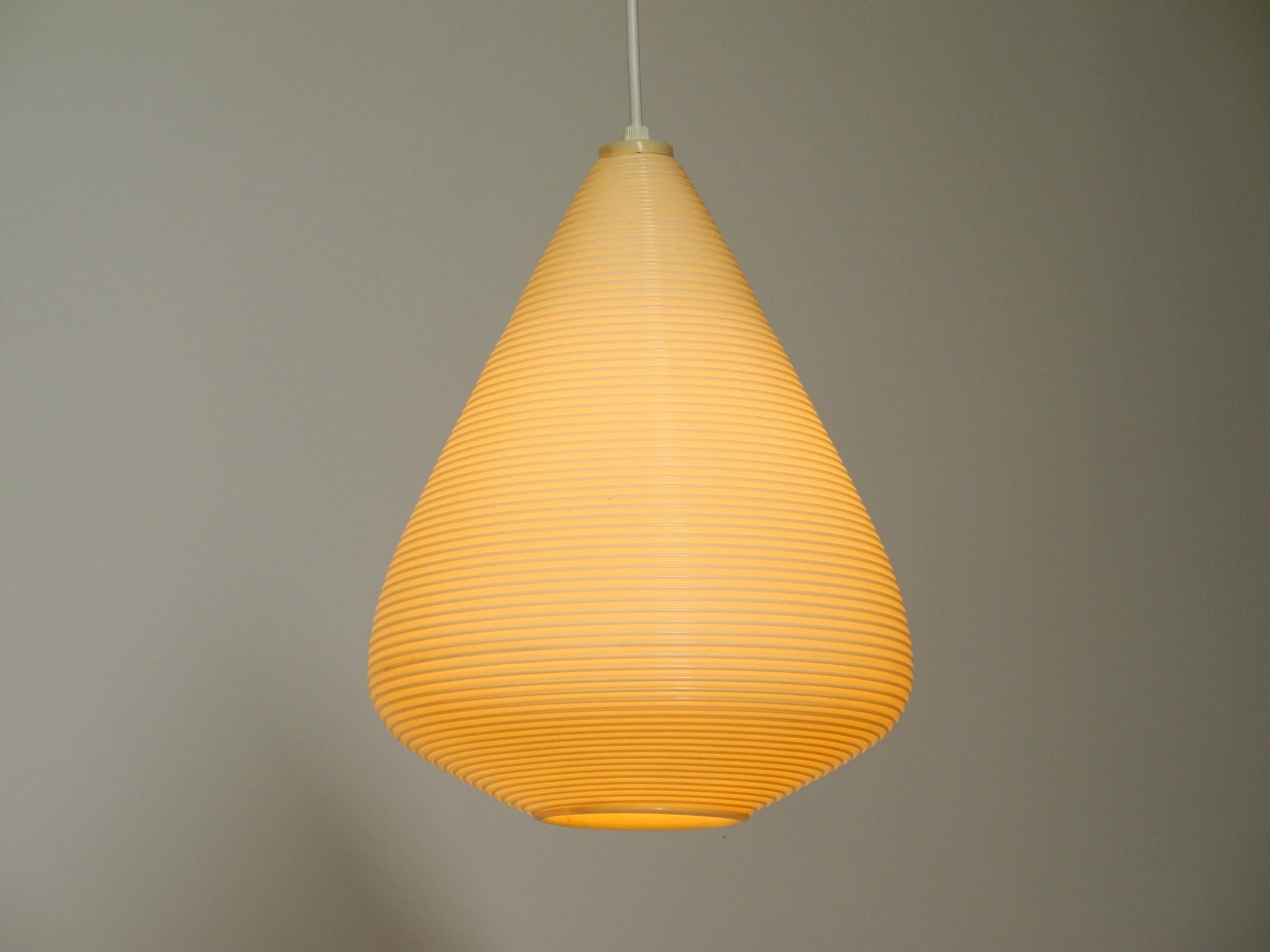 Beautiful original large 1960s Heifetz Rotaflex pendant lamp in a drop shape In Good Condition For Sale In München, DE