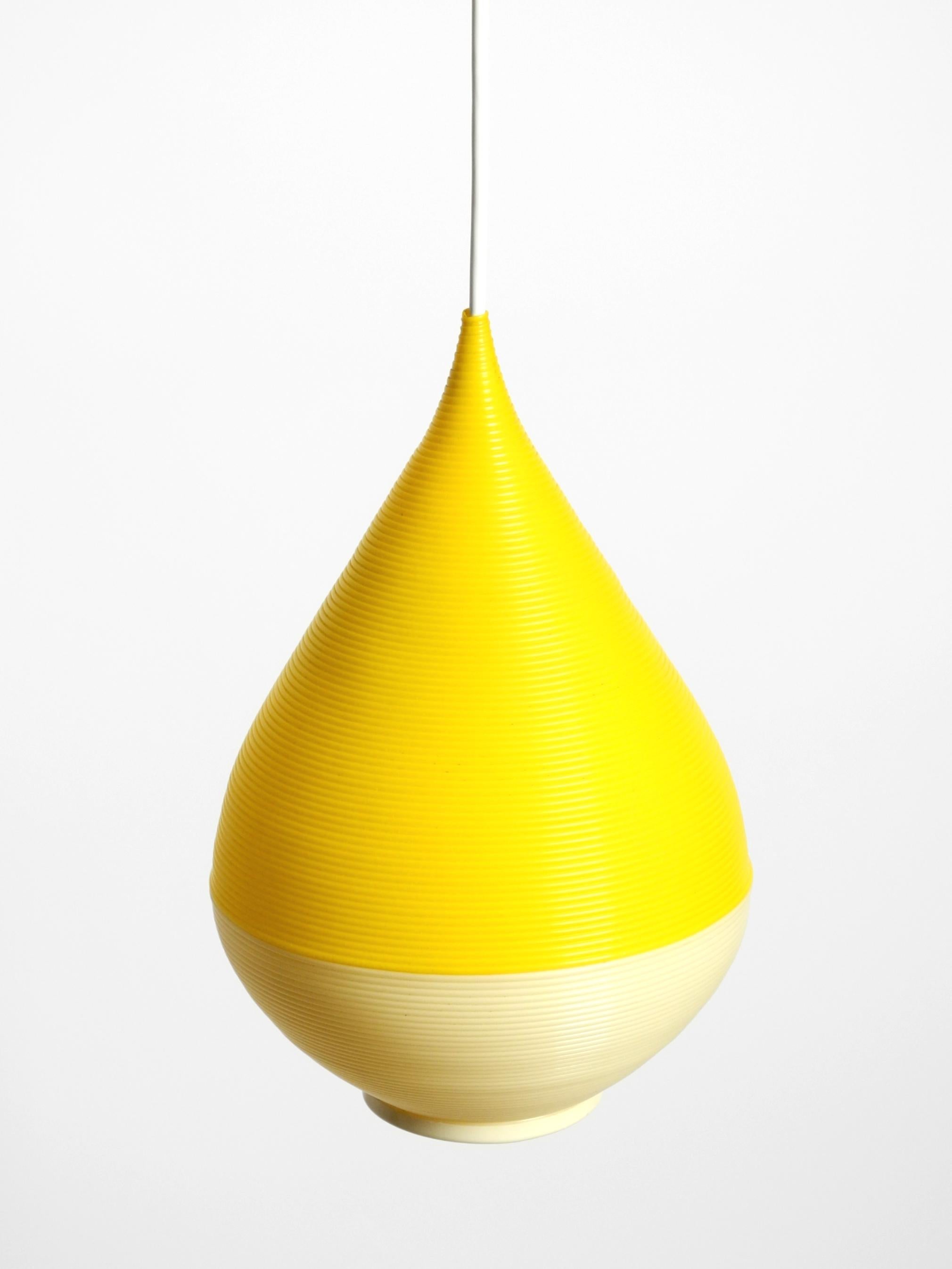 Beautiful original large 1960s Heifetz Rotaflex pendant lamp in drop shape In Good Condition For Sale In München, DE