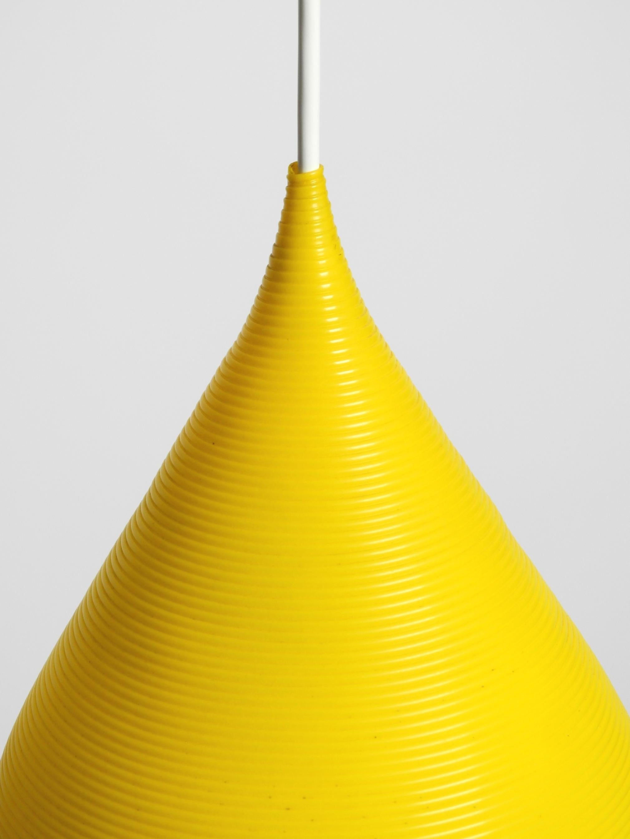 Mid-20th Century Beautiful original large 1960s Heifetz Rotaflex pendant lamp in drop shape For Sale