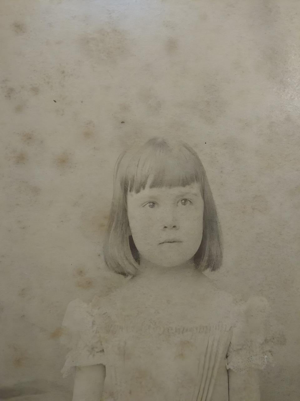 Francese Bellissima fotografia originale di grande formato di Ragazza in studio di Nadar del XIX secolo in vendita