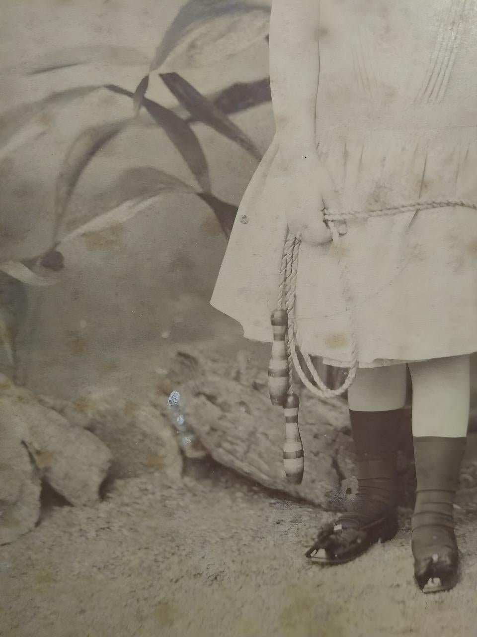 Bellissima fotografia originale di grande formato di Ragazza in studio di Nadar del XIX secolo In condizioni discrete in vendita a Mexico, DF