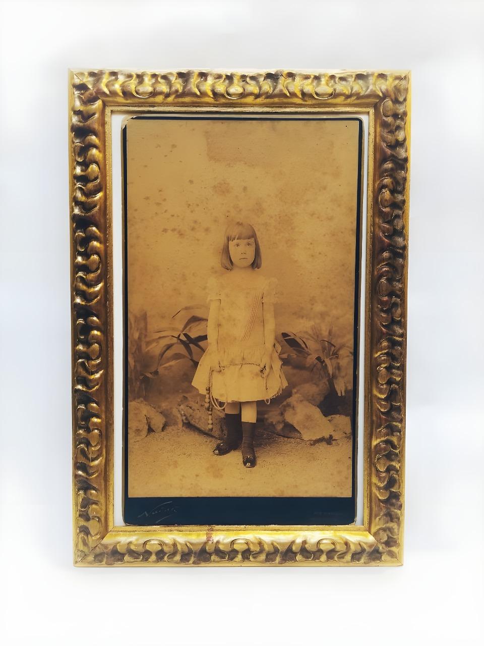 Bellissima fotografia originale di grande formato di Ragazza in studio di Nadar del XIX secolo in vendita 3