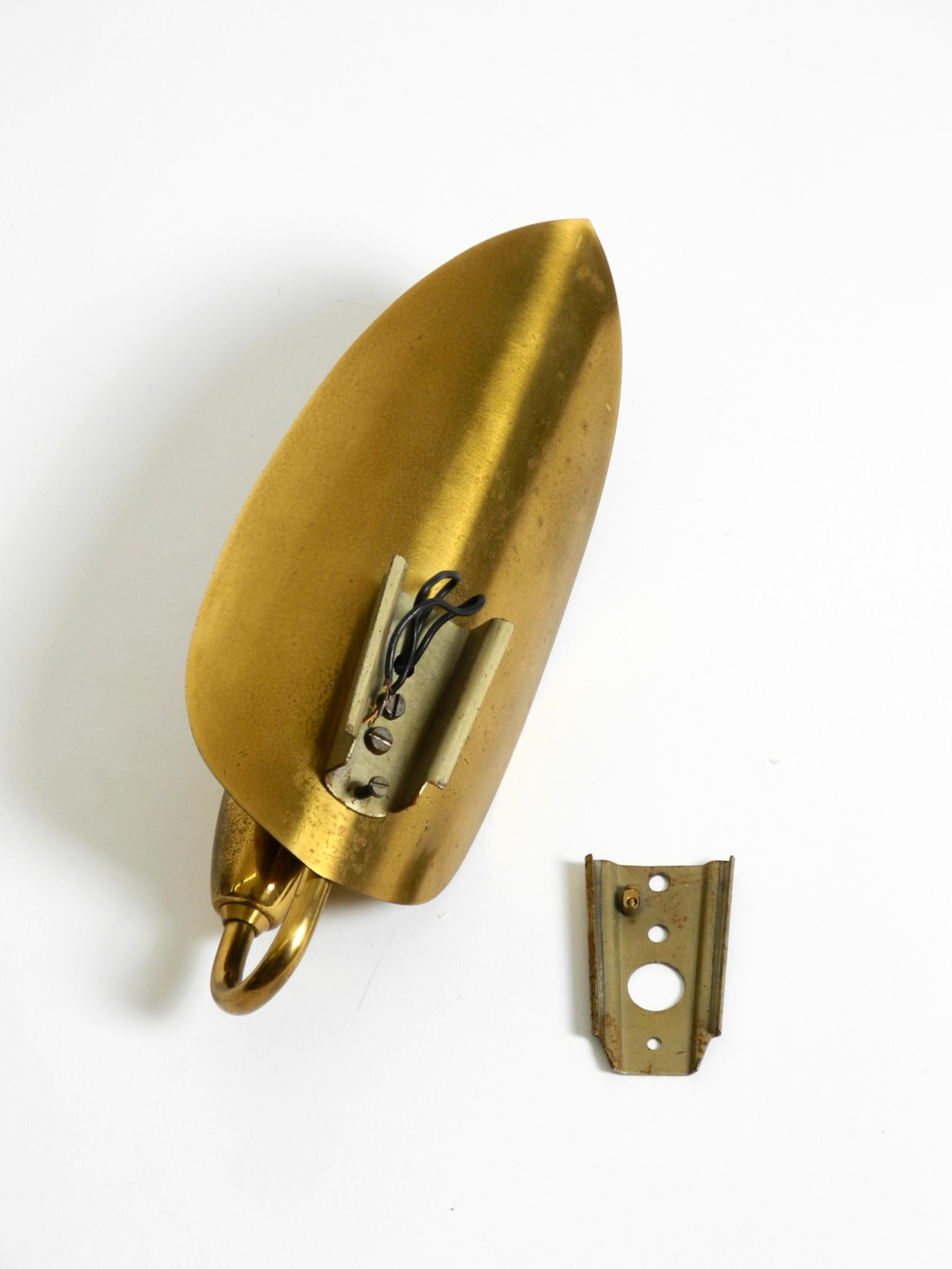 Beautiful original Mid Century Modern cone wall lamp made of brass For Sale 3