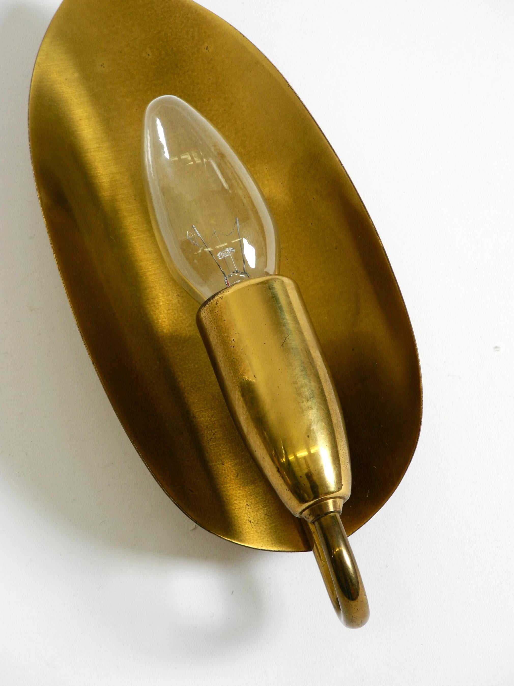 Beautiful original Mid Century Modern cone wall lamp made of brass For Sale 1
